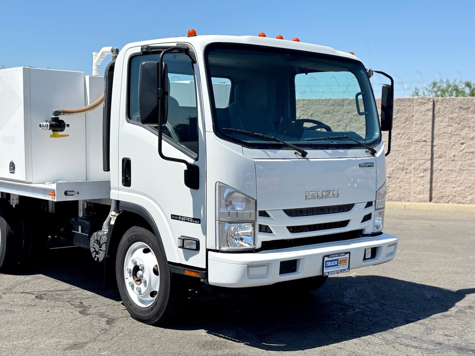 2021 Isuzu NPR HD Spray Truck