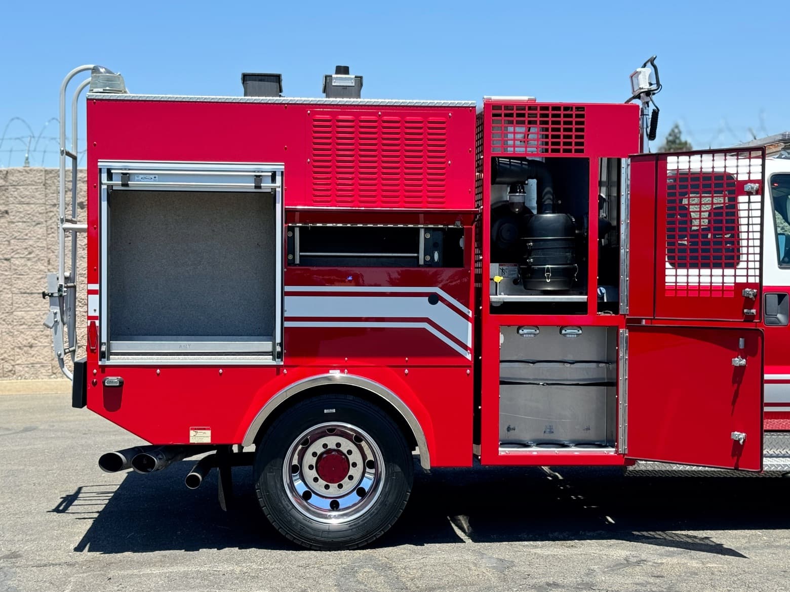 2011 Ford F550 4x4 Quick Attack Fire Truck