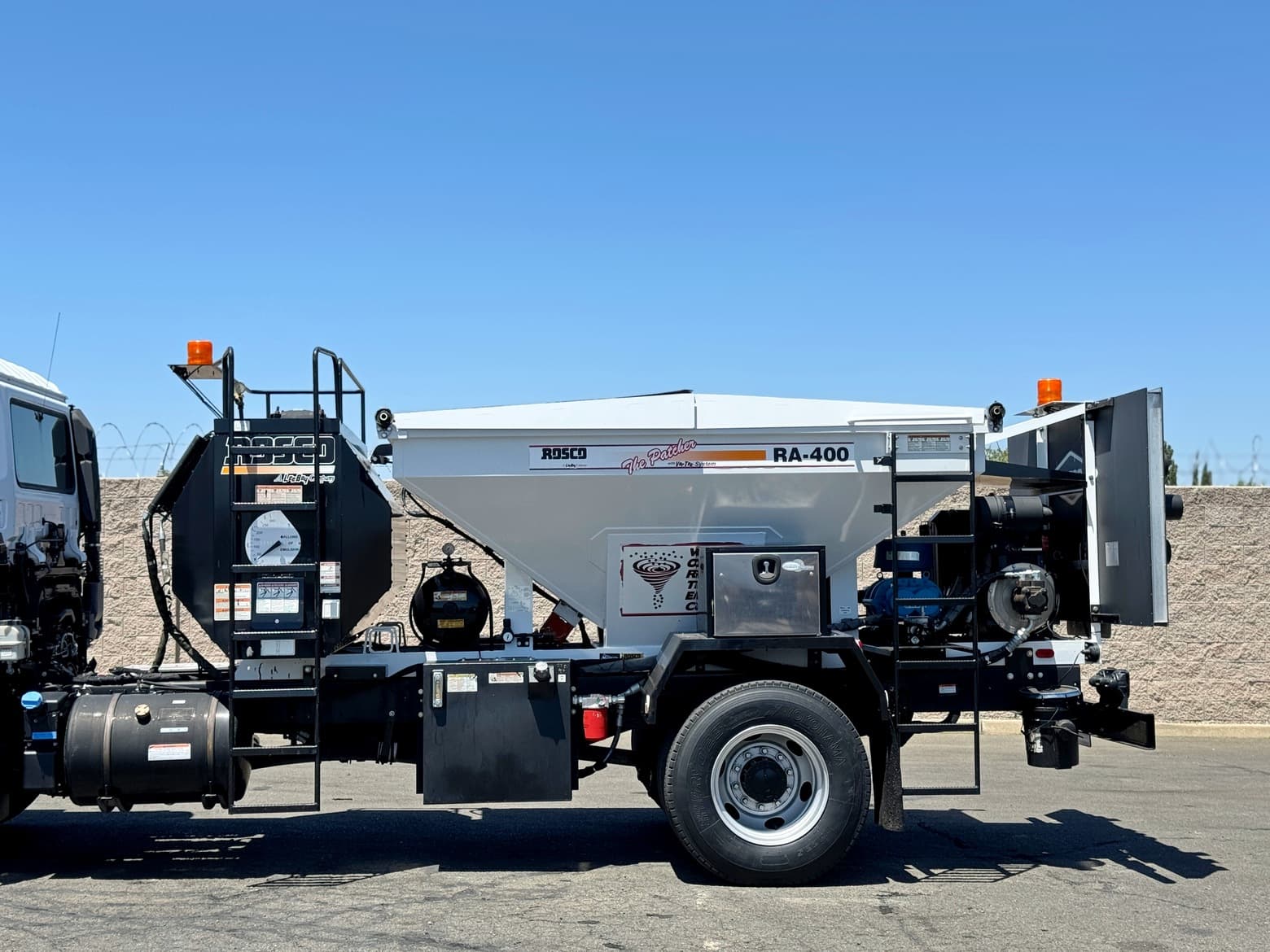 2012 Nissan UD Rosco RA 400 Patcher Truck