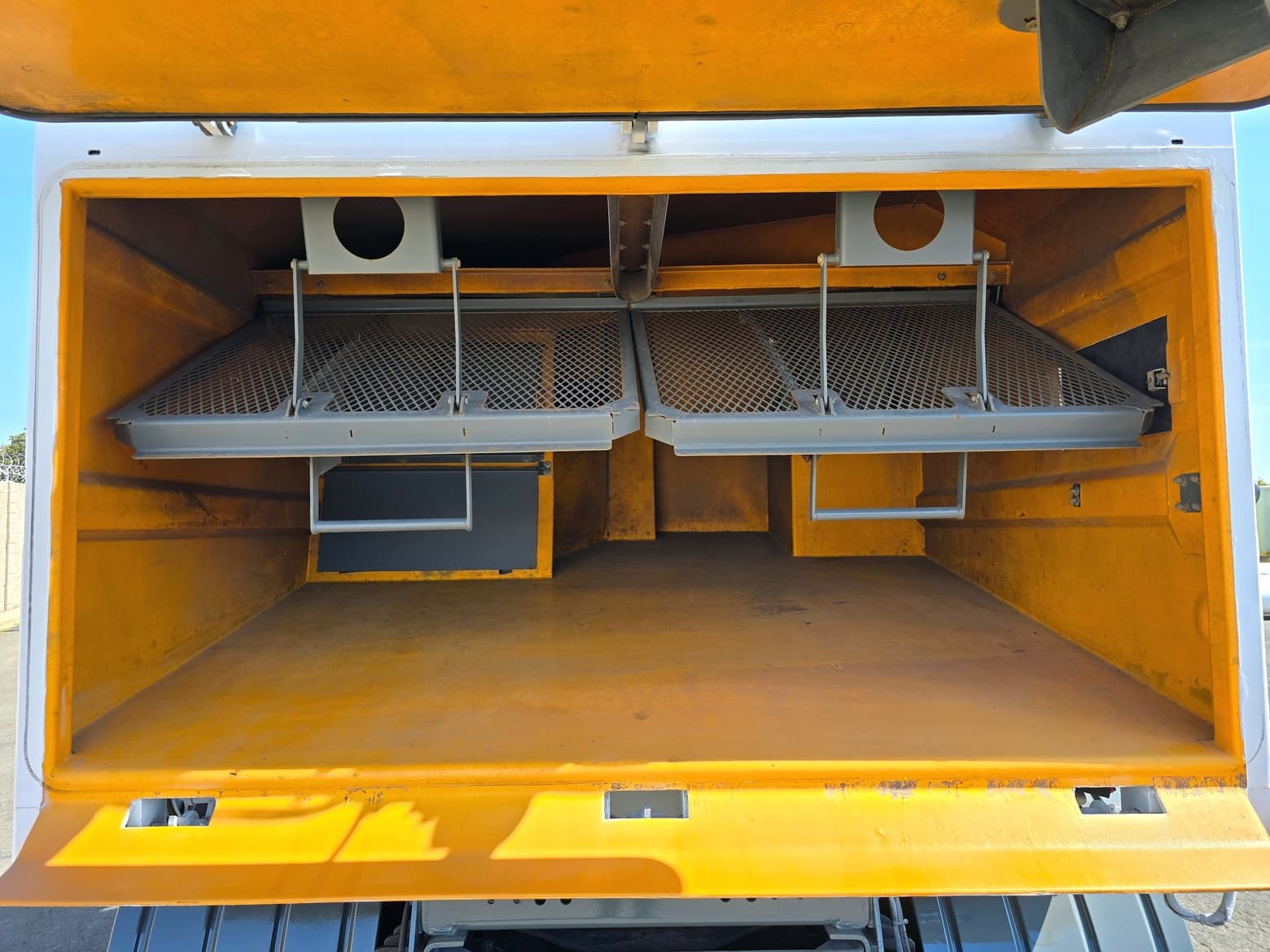 2011 Elgin Crosswind Vacuum Street Sweeper International