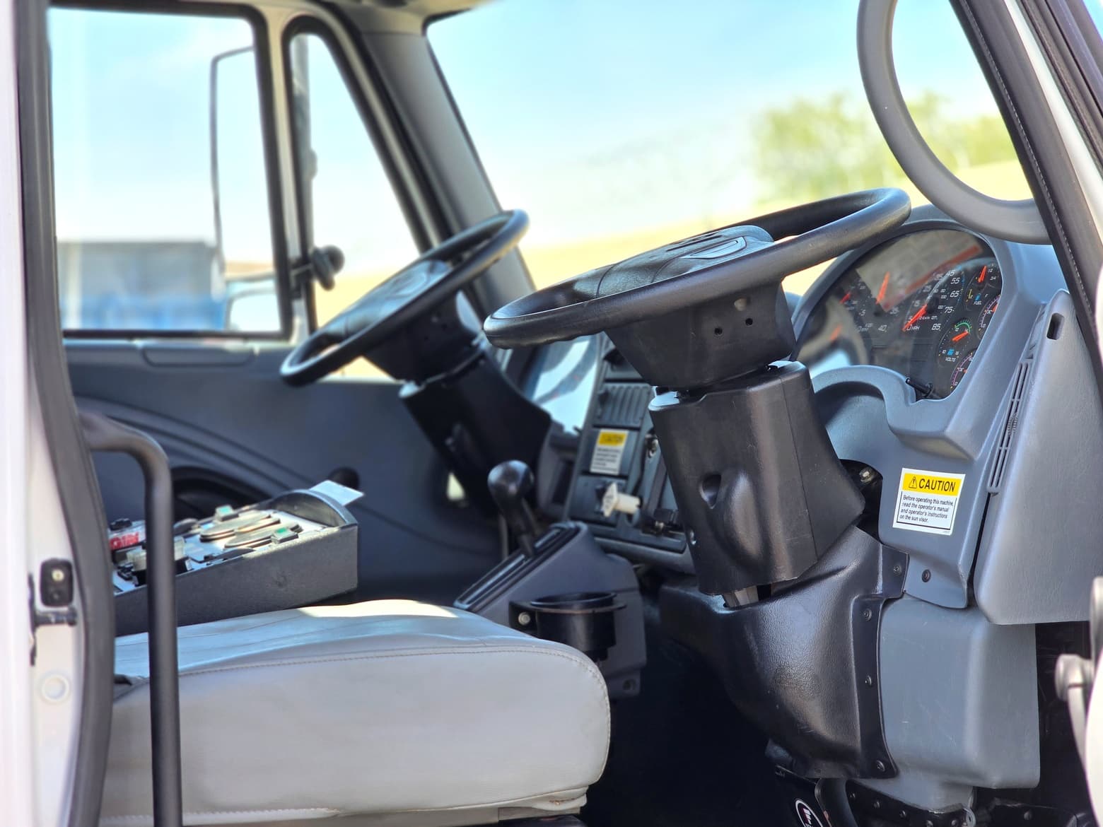2011 Elgin Crosswind Vacuum Street Sweeper International