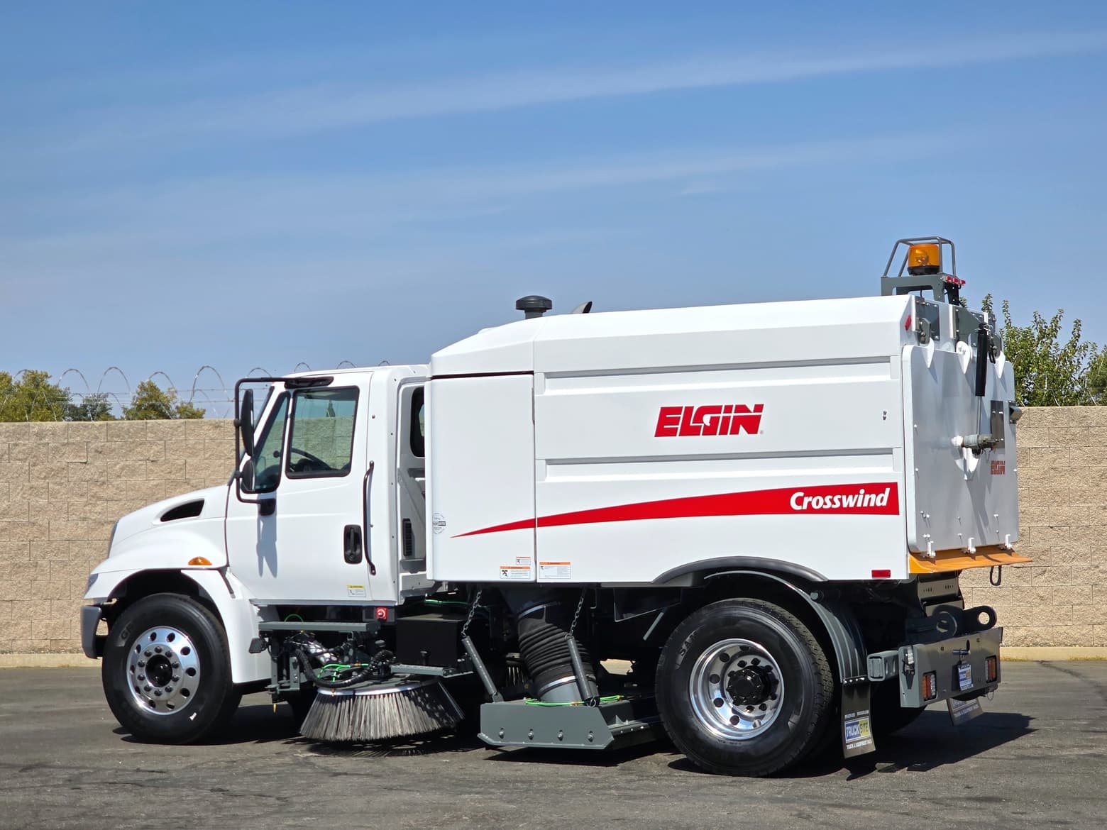 2011 Elgin Crosswind Vacuum Street Sweeper International