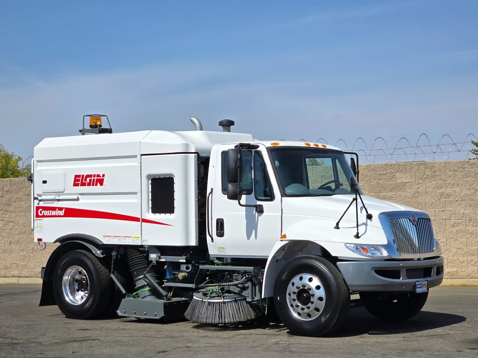 2011 Elgin Crosswind Vacuum Street Sweeper International
