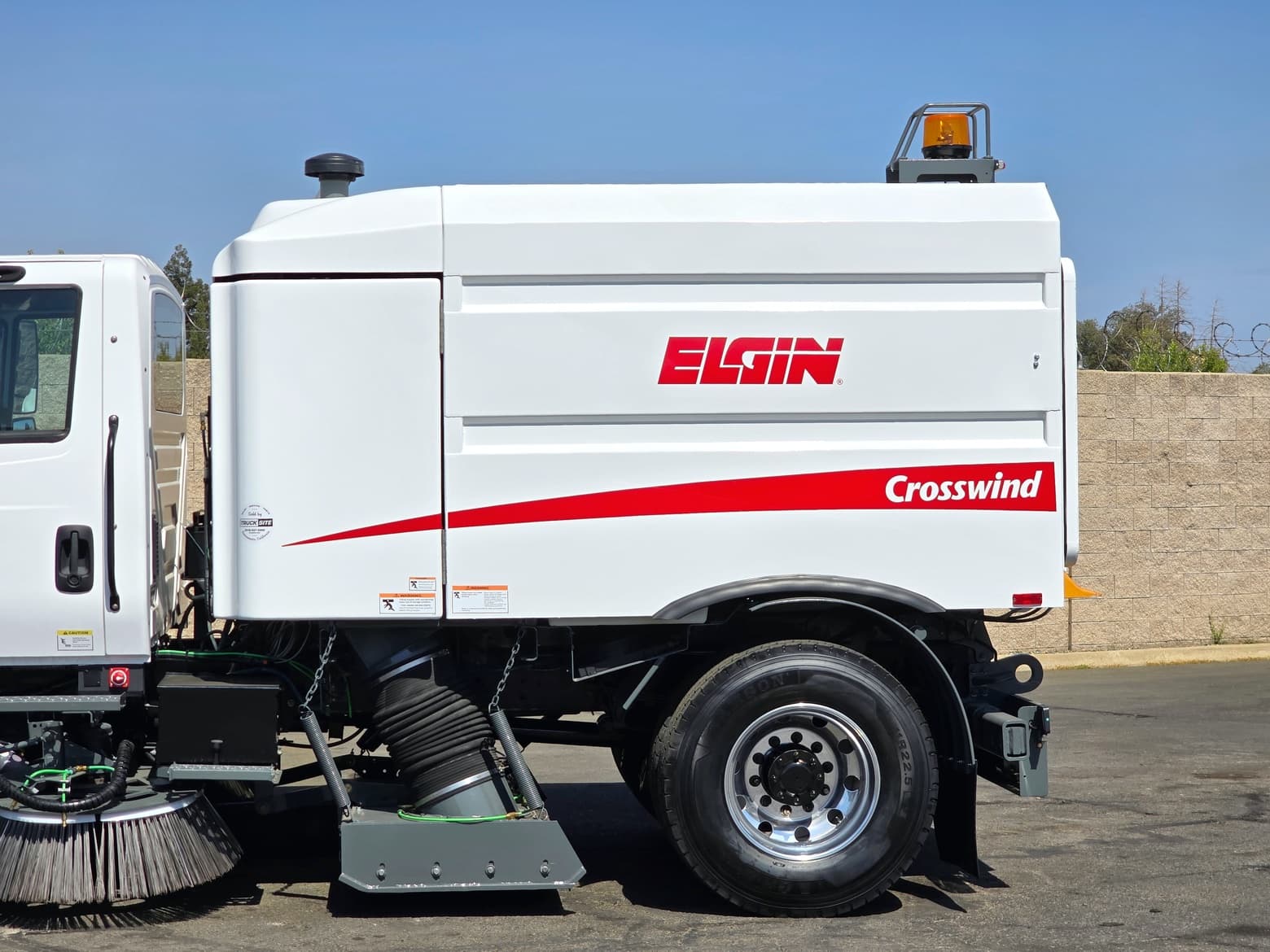 2011 Elgin Crosswind Vacuum Street Sweeper International