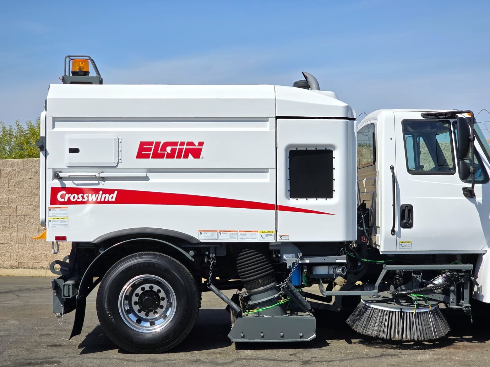 2011 Elgin Crosswind Vacuum Street Sweeper International