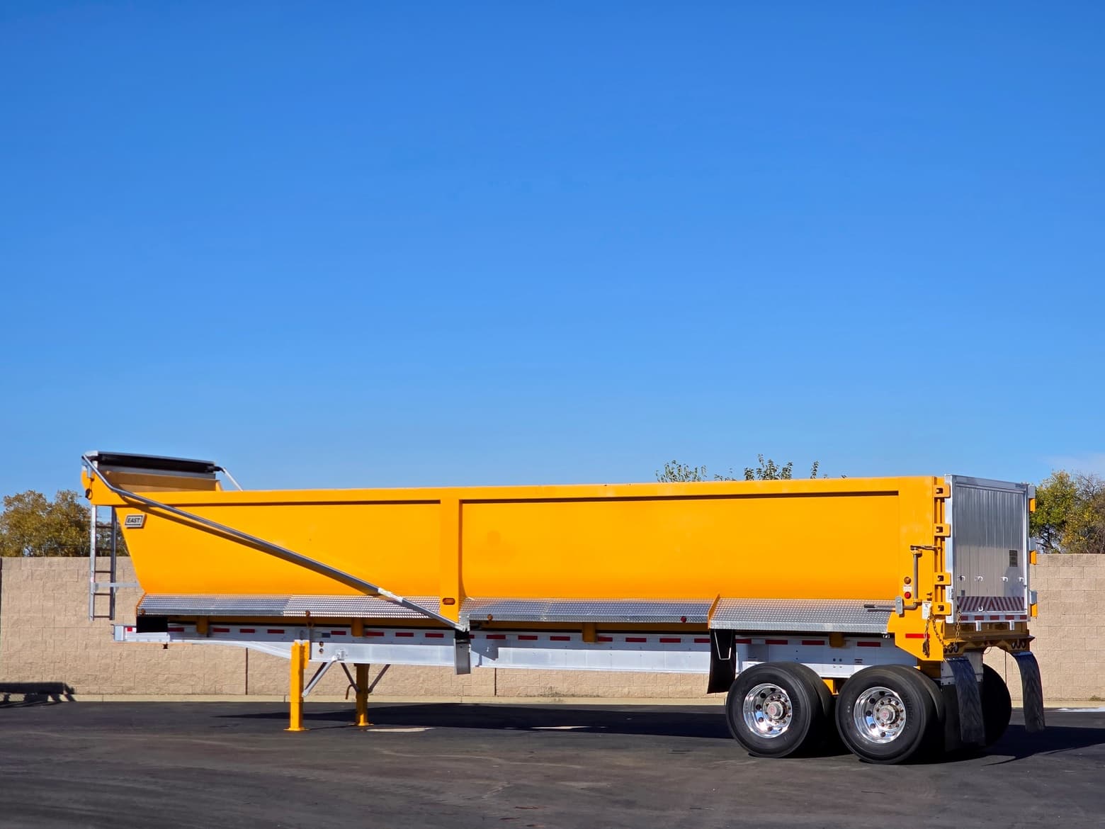2020 East Manufacturing 40' Steel Tub Tandem Dump Trailer