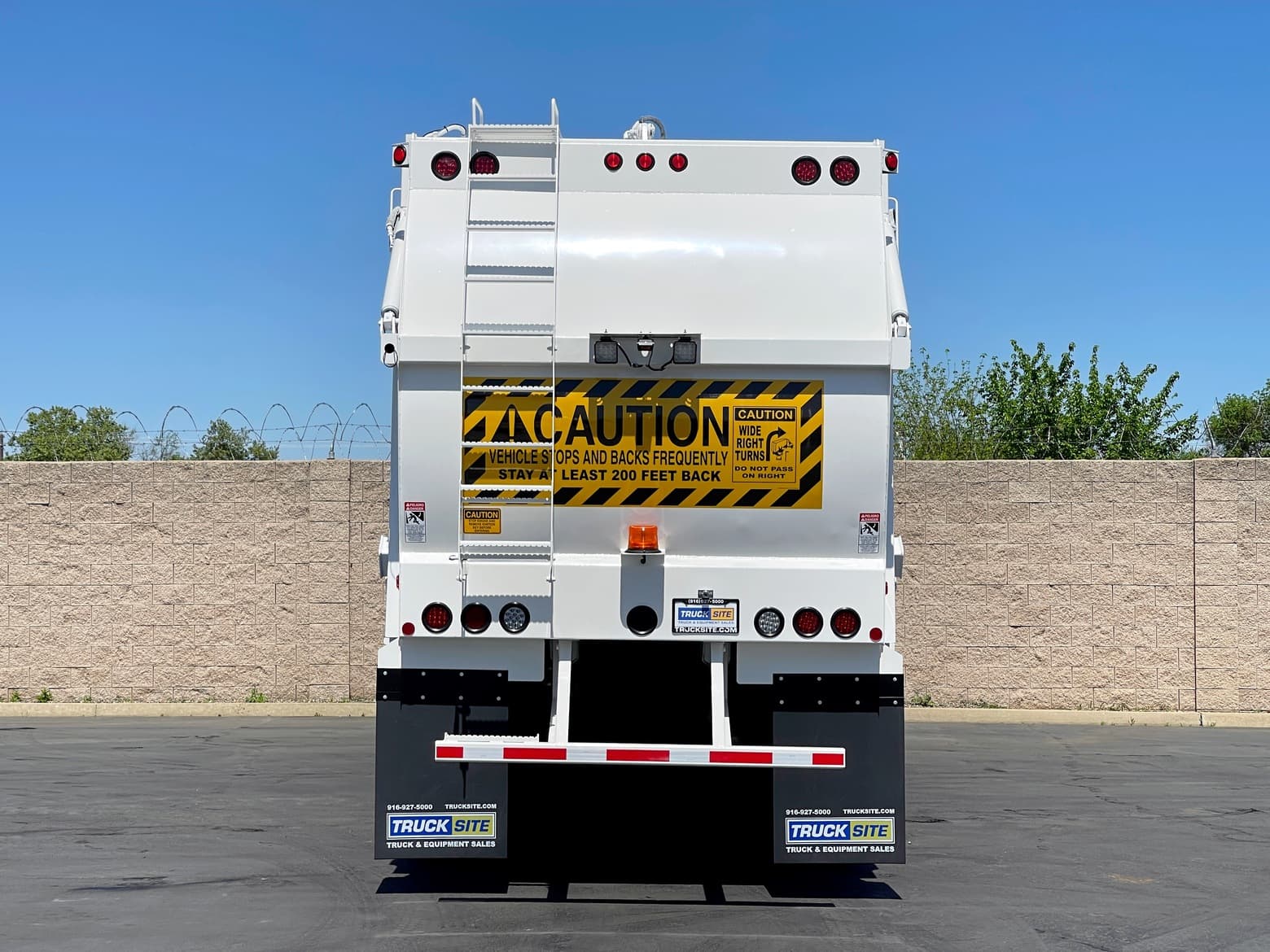2006 Mack MR688S Heil Half Pack 40 YD Front Load Garbage Truck
