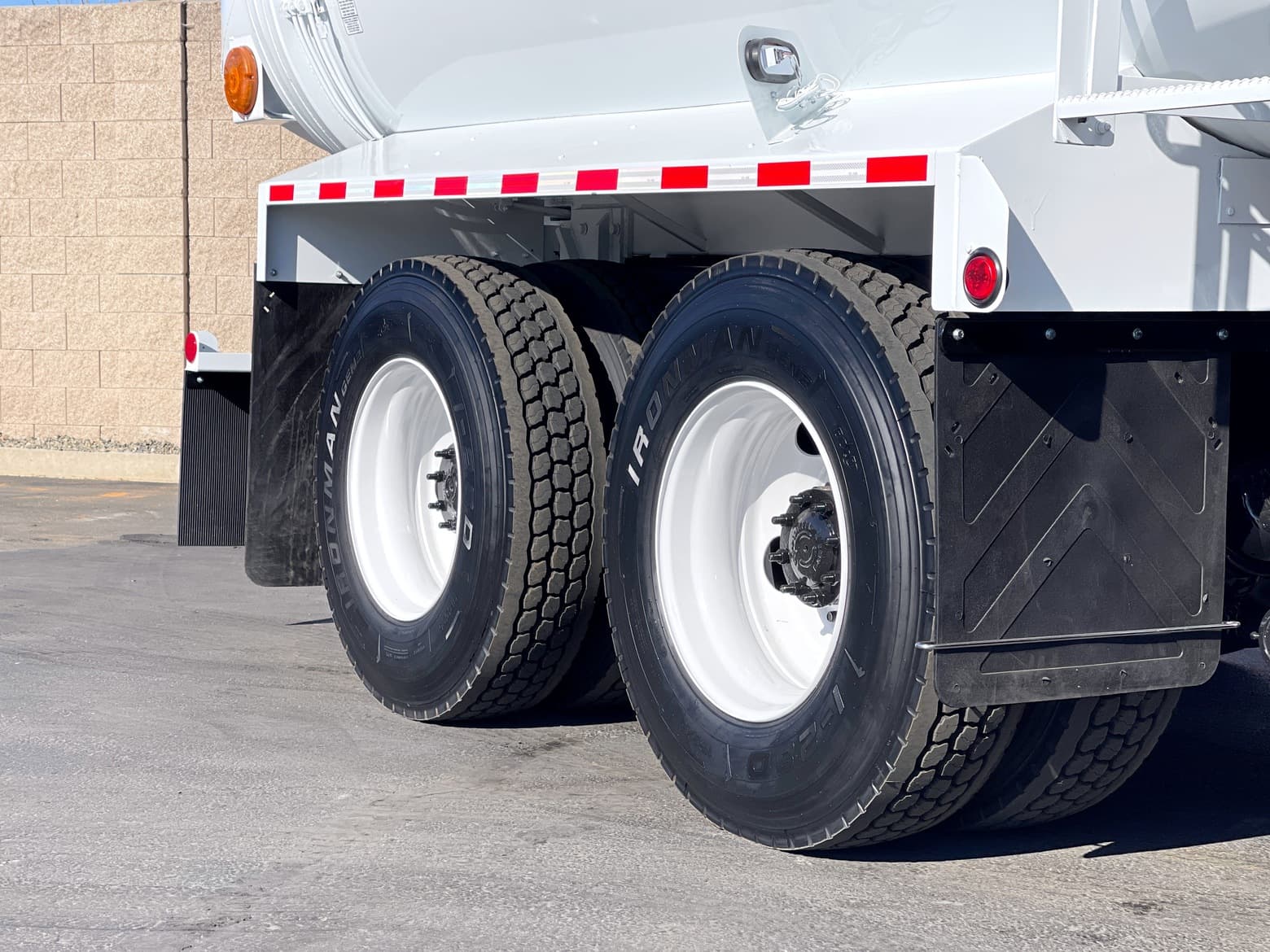 2007 Condor Amrep 40 Yard Front Load Garbage Truck