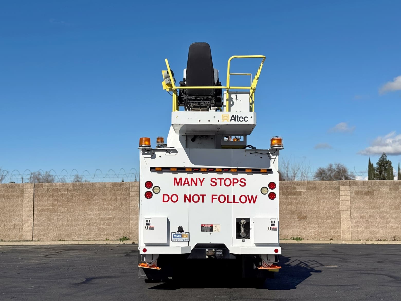 2026 Peterbilt 567 6x6 Altec HW145 Insulator Washer