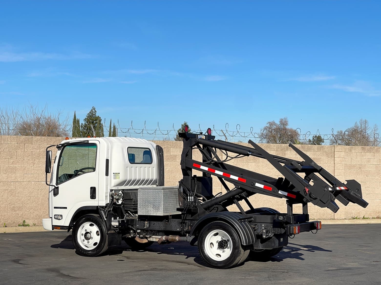 2016 Isuzu NPR CDU Container Delivery