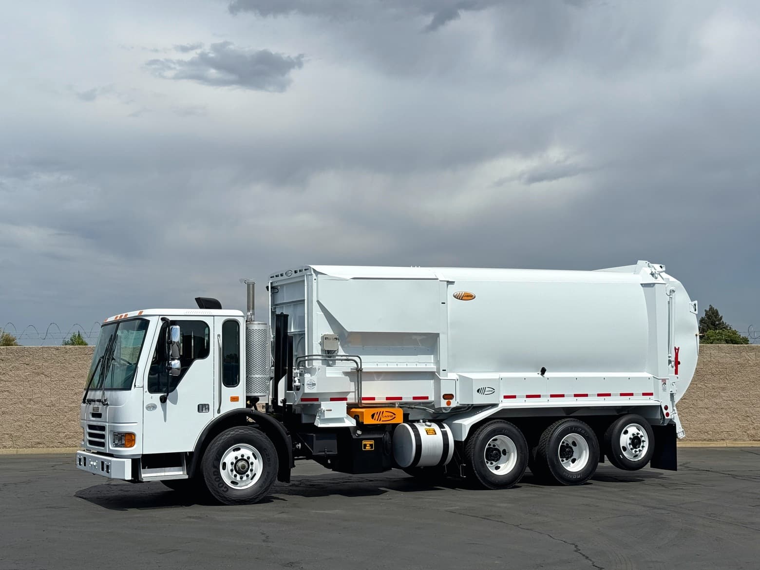 2011 American LaFrance Labrie Automizer 60/40 Split Garbage Truck
