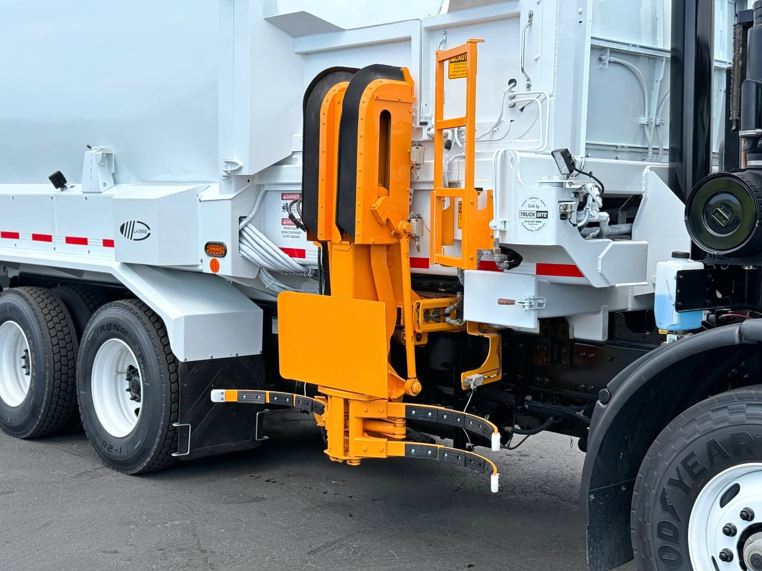 2011 American LaFrance Labrie Automizer 60/40 Split Garbage Truck