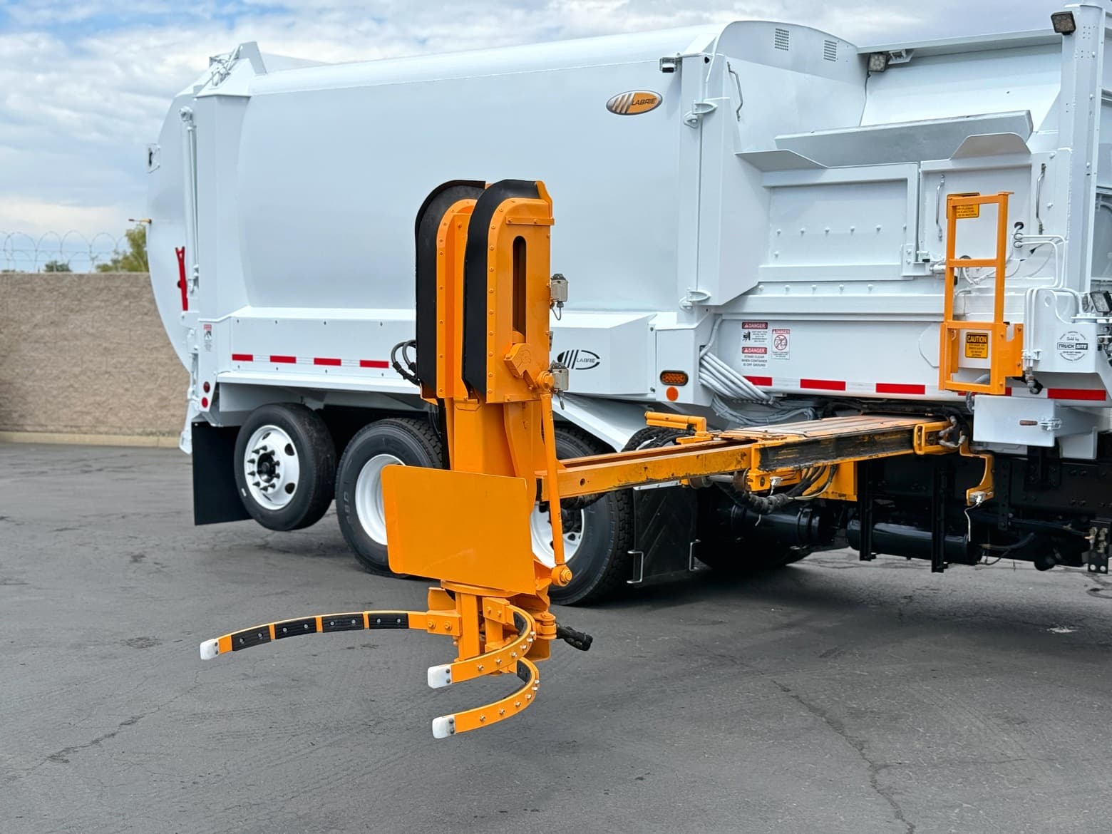 2011 American LaFrance Labrie Automizer 60/40 Split Garbage Truck