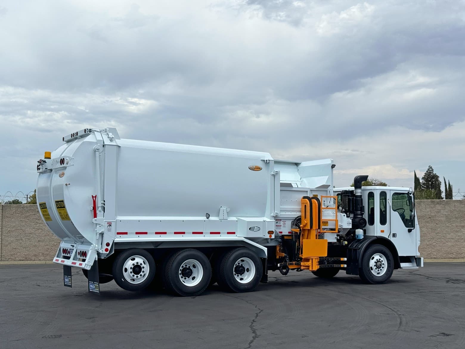 2011 American LaFrance Labrie Automizer 60/40 Split Garbage Truck