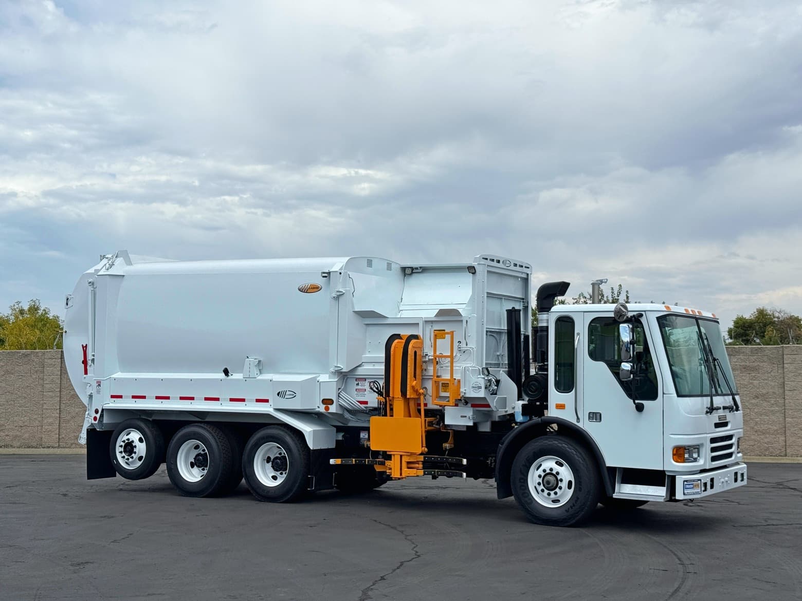 2011 American LaFrance Labrie Automizer 60/40 Split Garbage Truck