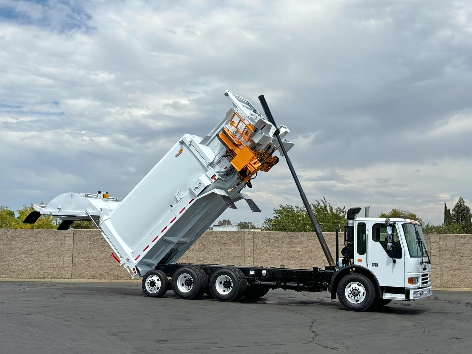 2011 American LaFrance Labrie Automizer 60/40 Split Garbage Truck
