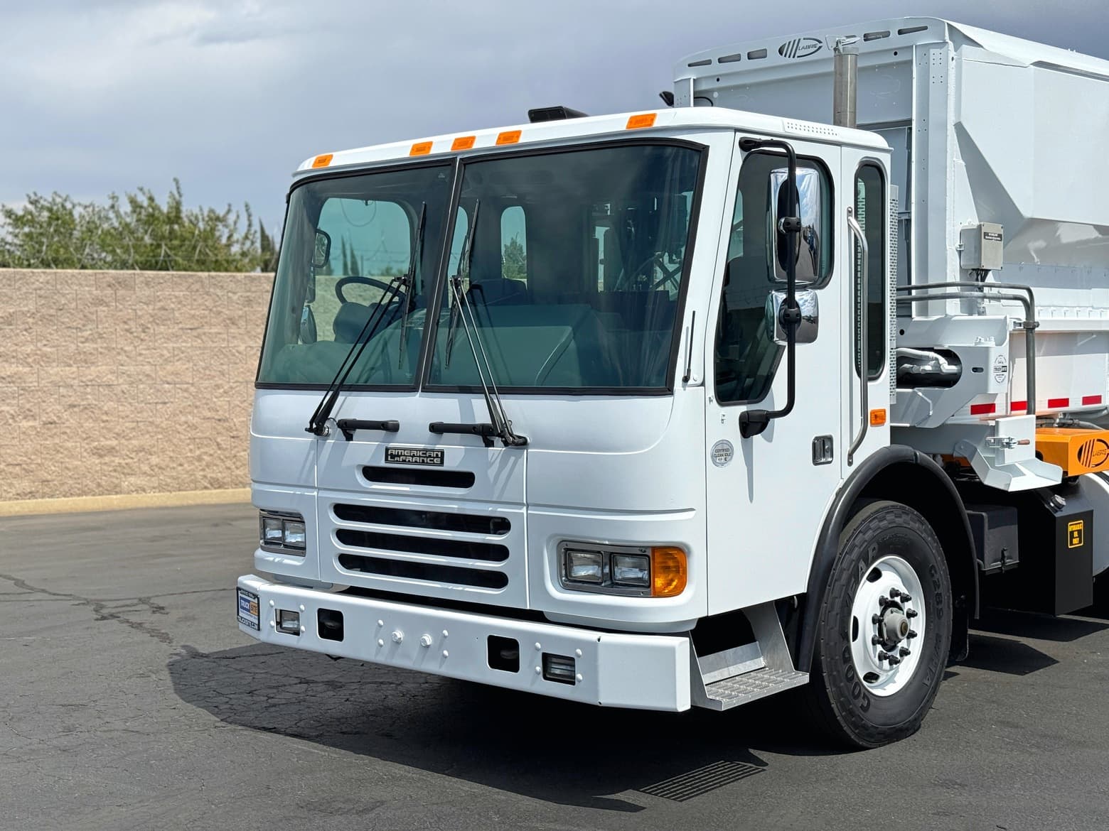 2011 American LaFrance Labrie Automizer 60/40 Split Garbage Truck