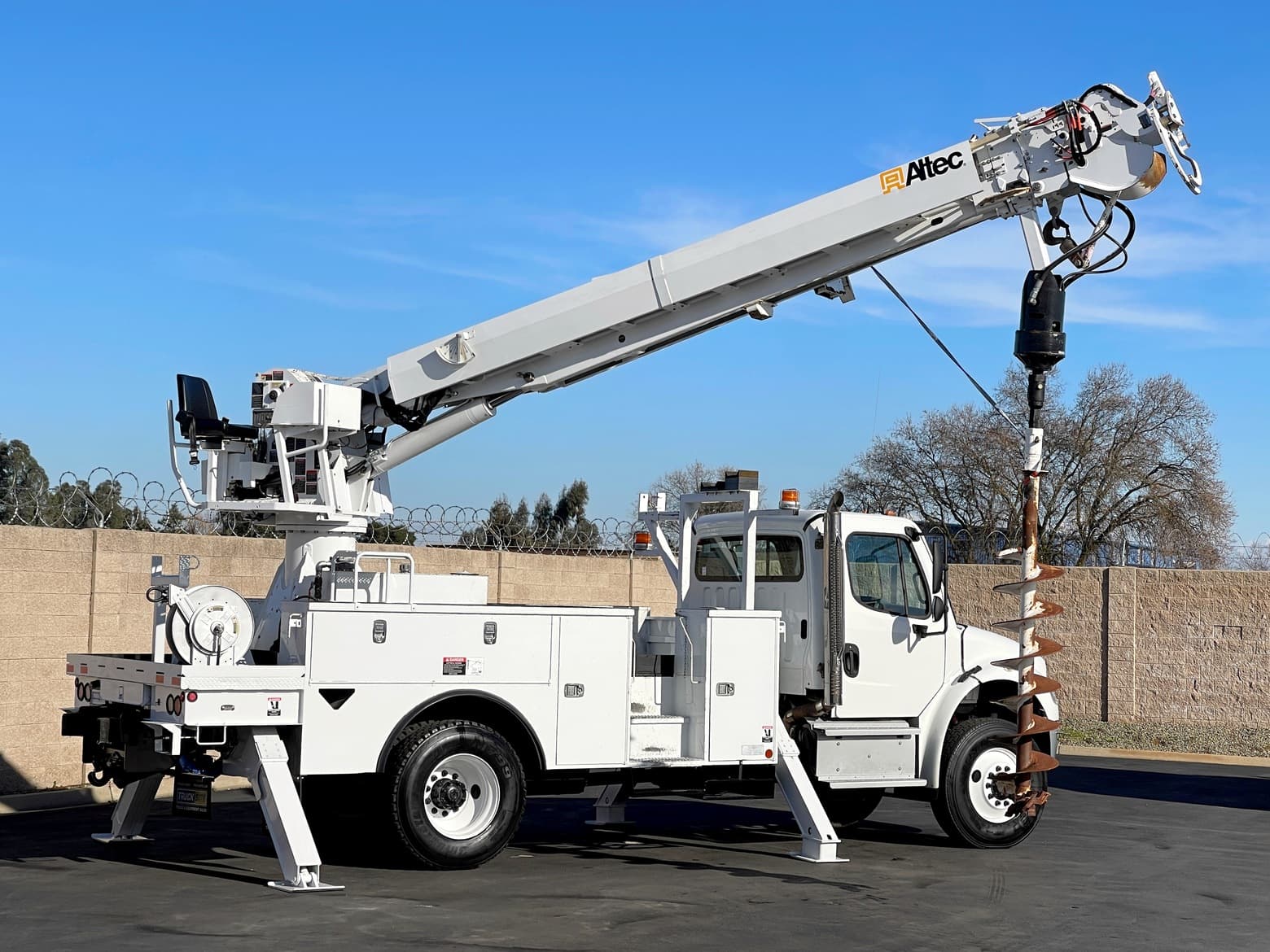 Altec DC47-TR Digger Derrick Body Only