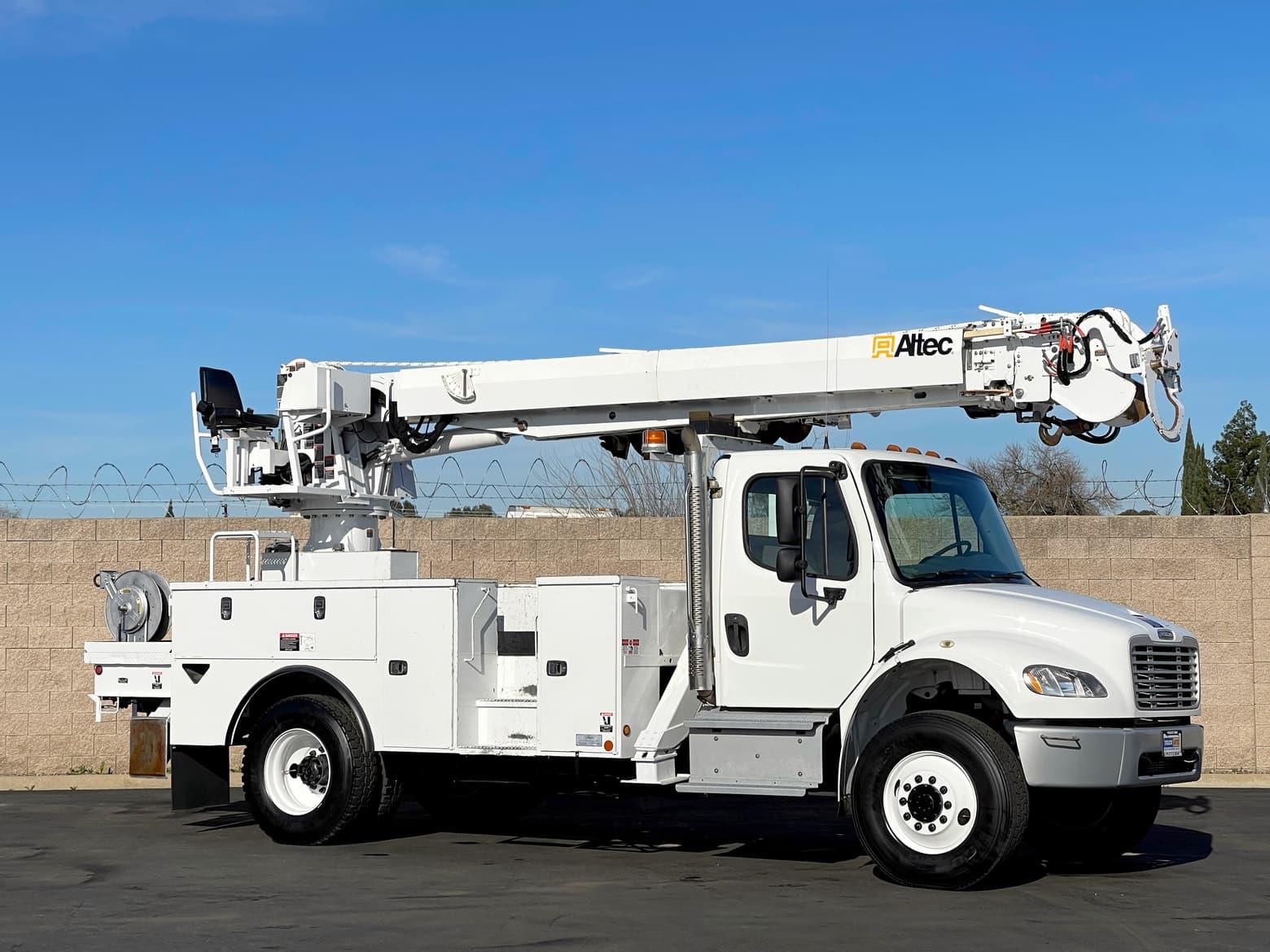Altec DC47-TR Digger Derrick Body Only