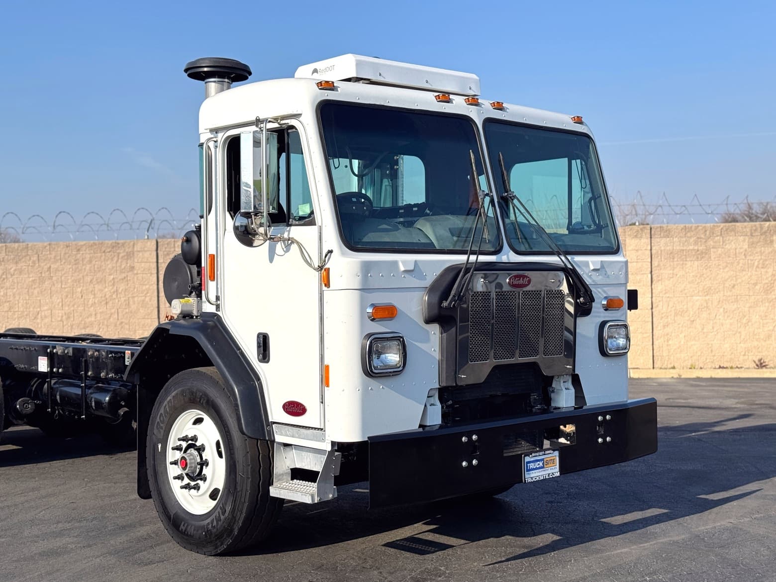 2019 Peterbilt 520 Tandem Axle Cab & Chassis