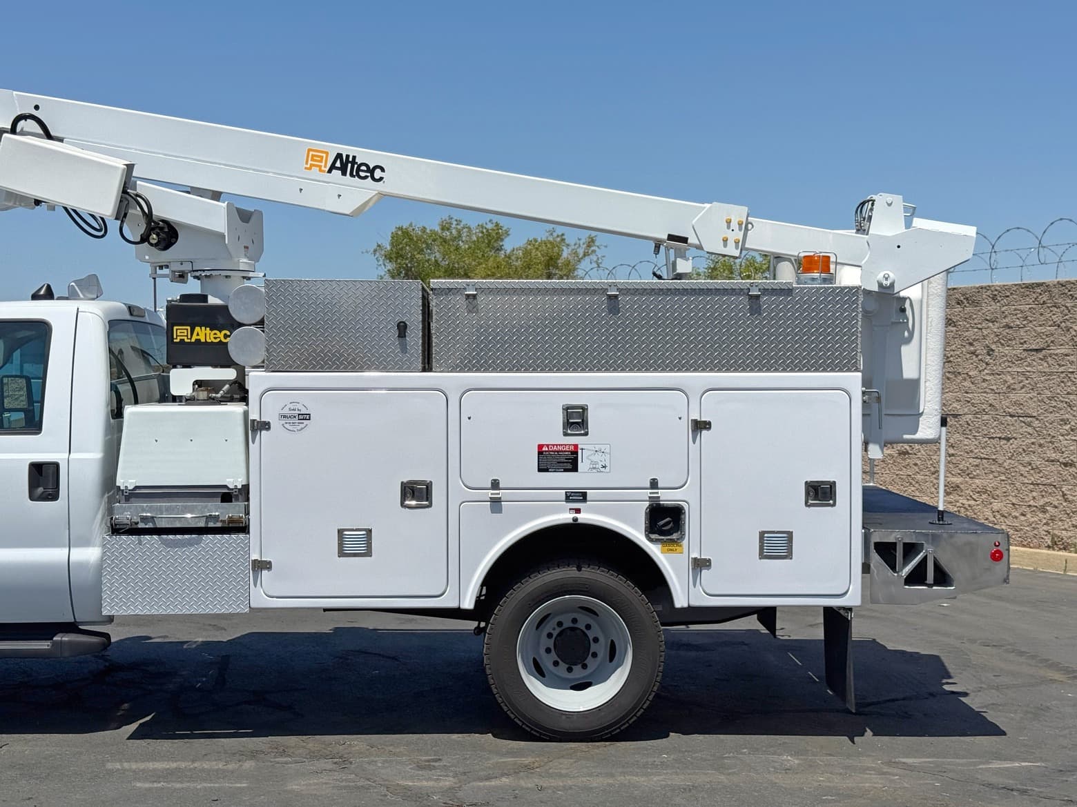 2012 Ford F450 Altec AT200A Articulating Bucket Truck