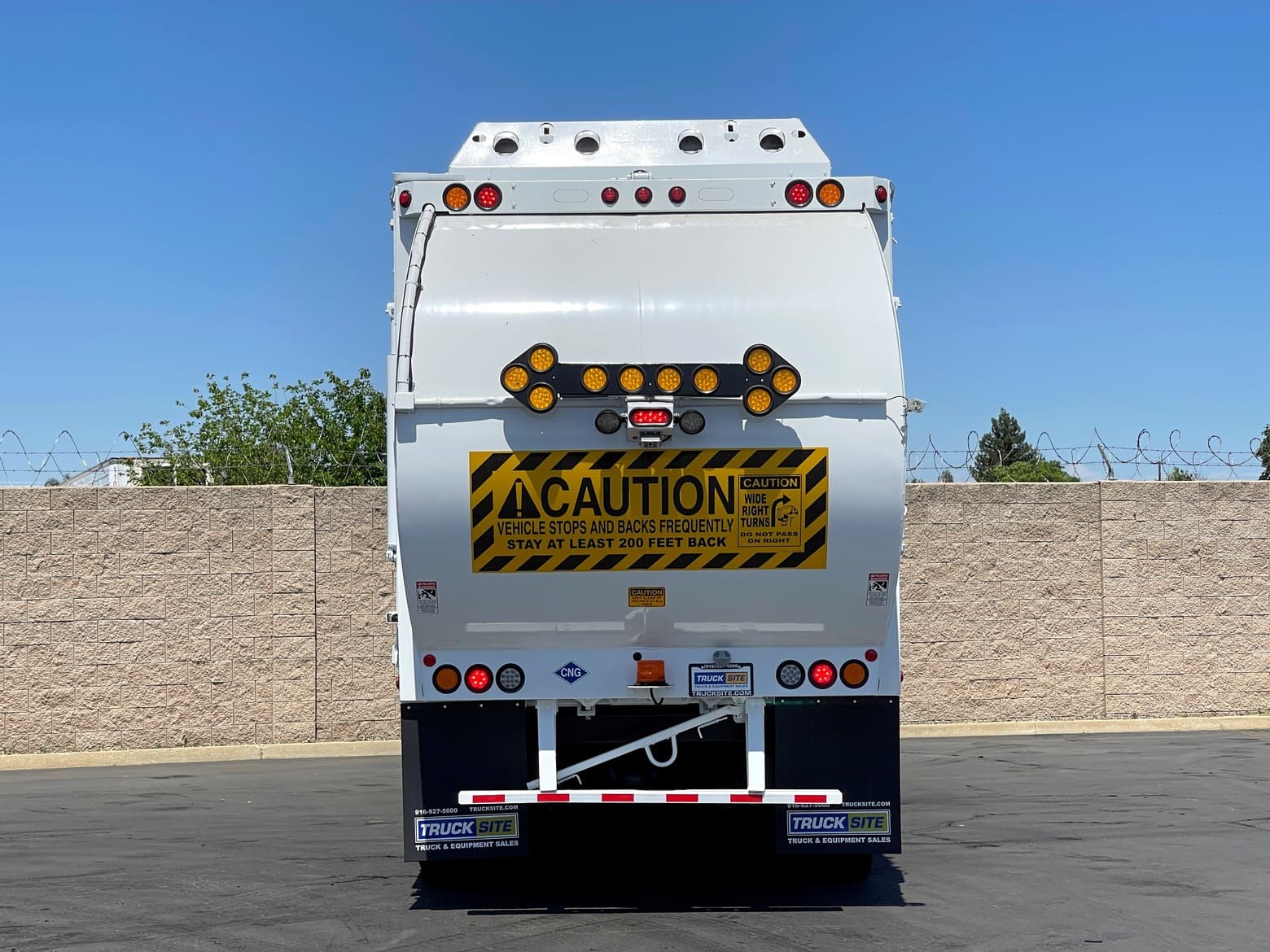 2014 CCC LET McNeilus CNG 40 YD Front Load Garbage Truck