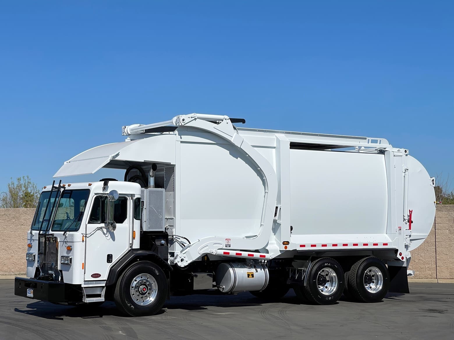 2016 Peterbilt 320 Labrie 40 Yard Front Load Garbage Truck