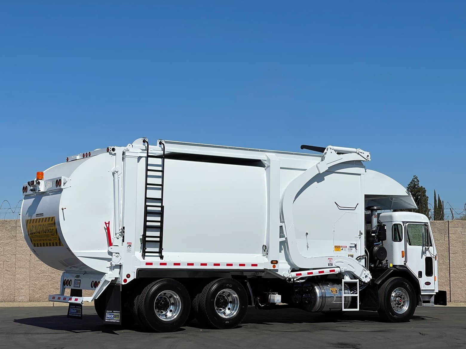 2016 Peterbilt 320 Labrie 40 Yard Front Load Garbage Truck