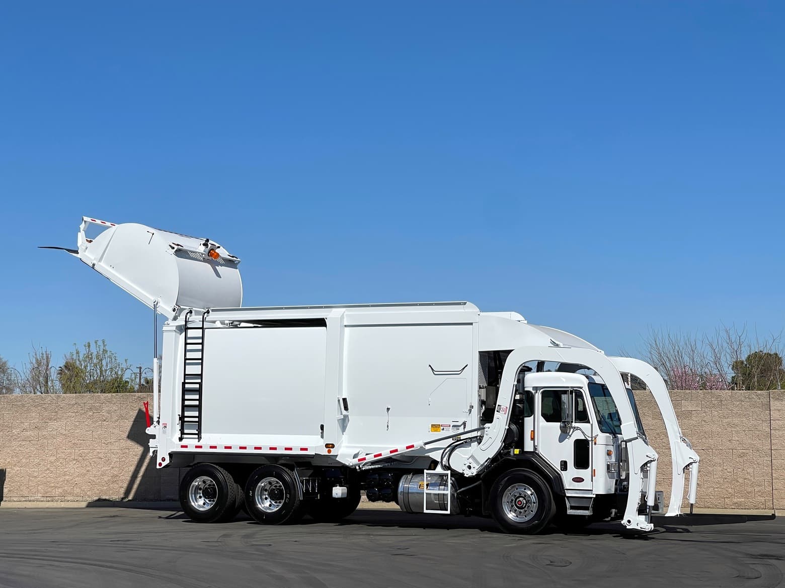 2016 Peterbilt 320 Labrie 40 Yard Front Load Garbage Truck