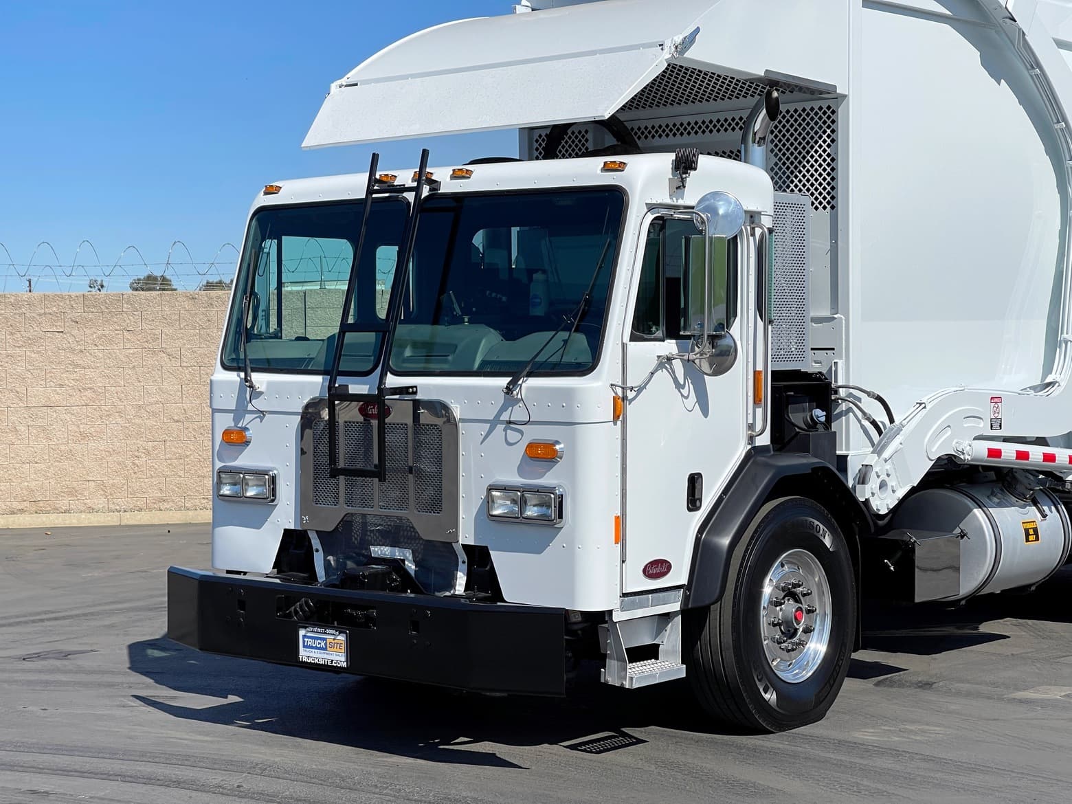 2016 Peterbilt 320 Labrie 40 Yard Front Load Garbage Truck