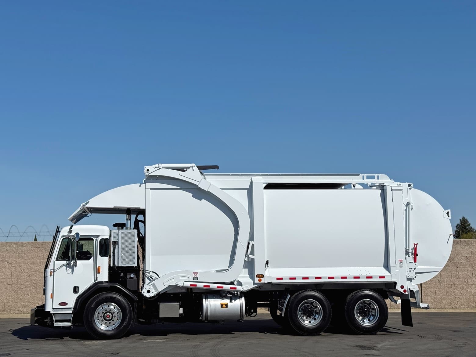 2016 Peterbilt 320 Labrie 40 Yard Front Load Garbage Truck