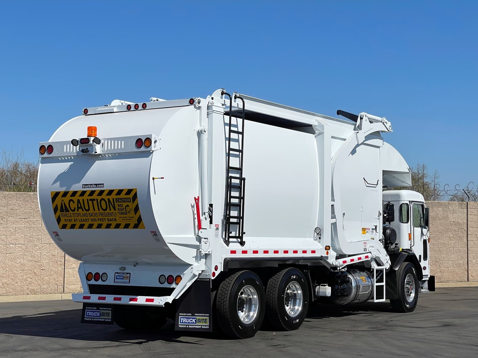 2016 Peterbilt 320 Labrie 40 Yard Front Load Garbage Truck