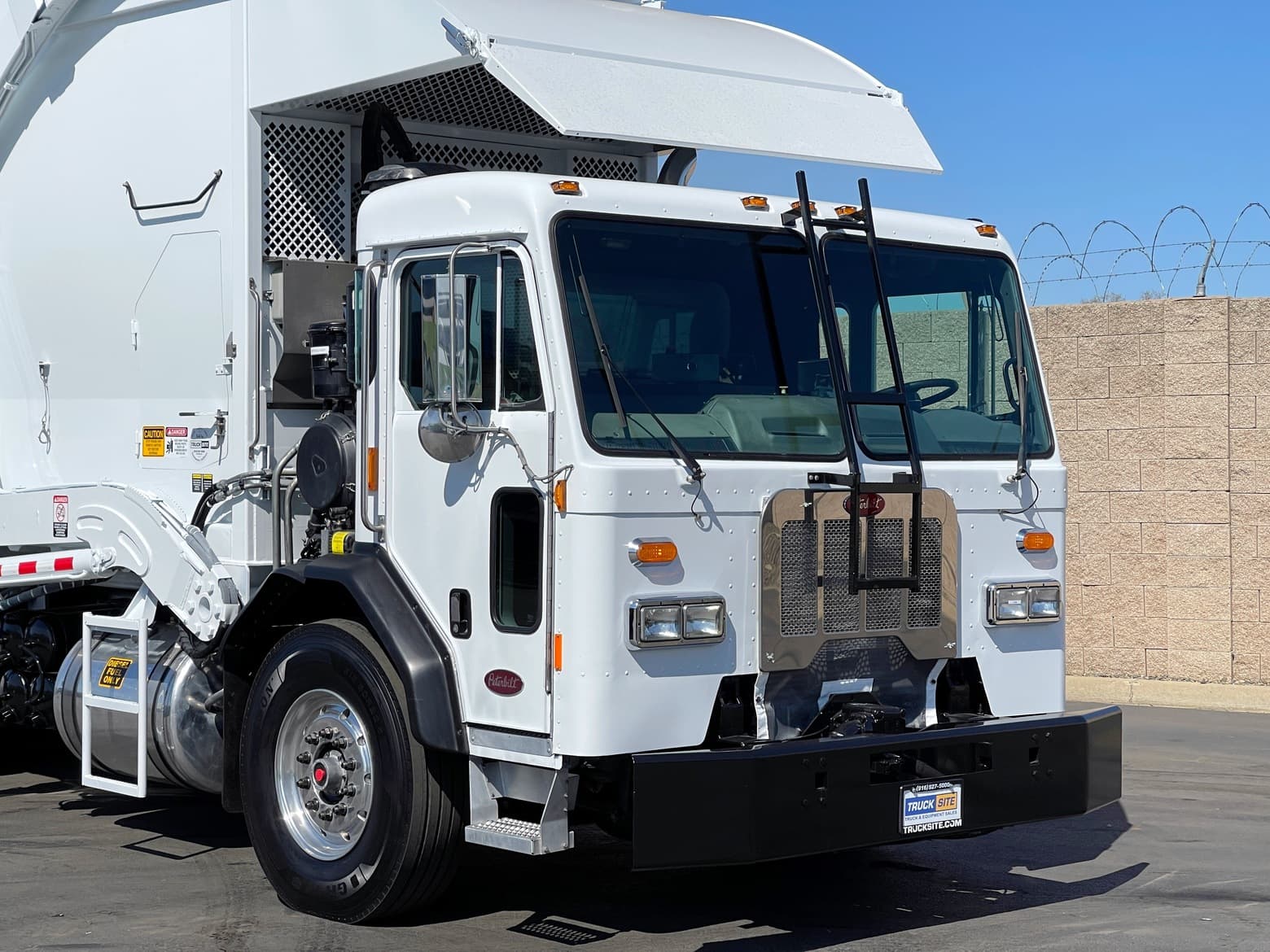 2016 Peterbilt 320 Labrie 40 Yard Front Load Garbage Truck