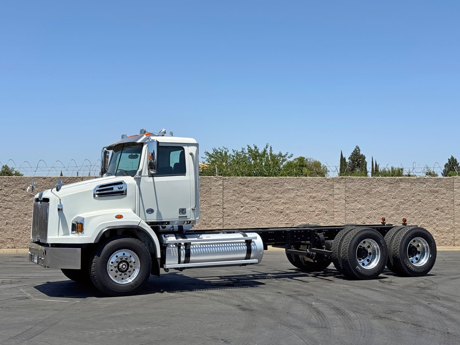 2021 Western Star 4700 Tandem Axle Cab & Chassis