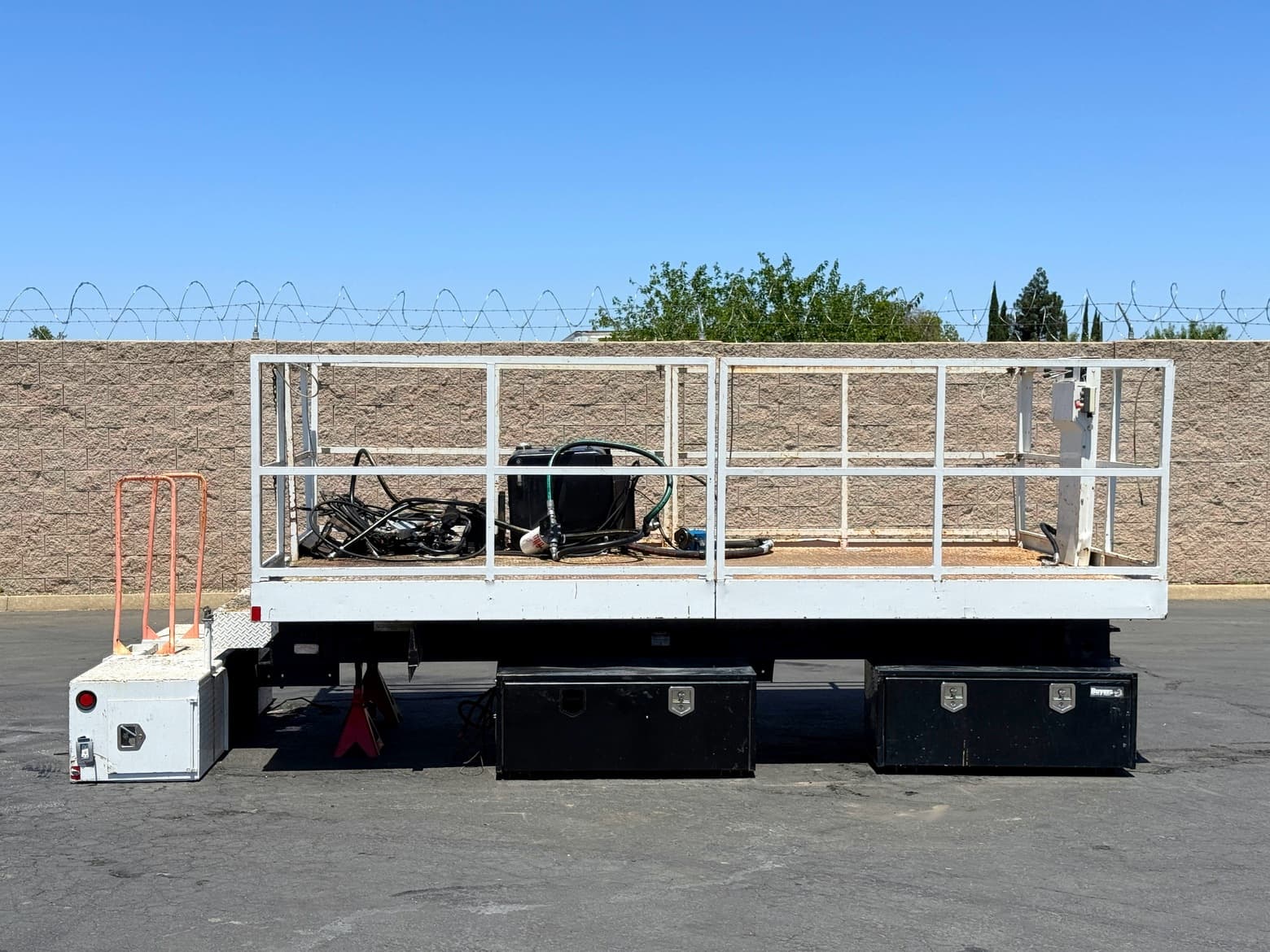 2017 Western Truck Fab 14' Scissor Lift Body