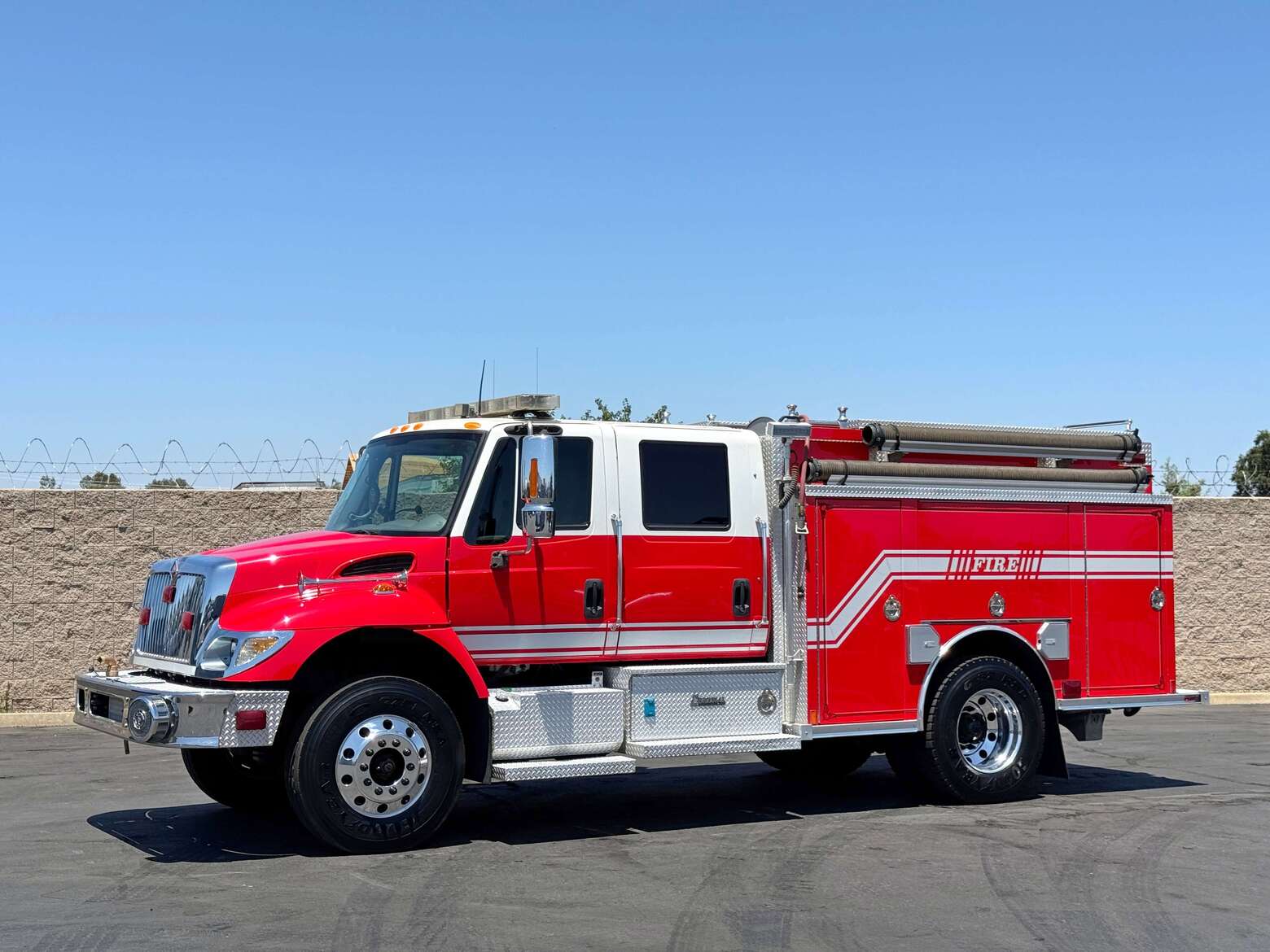 2004 International 7400 Rosenbauer Type 2 Fire Pumper