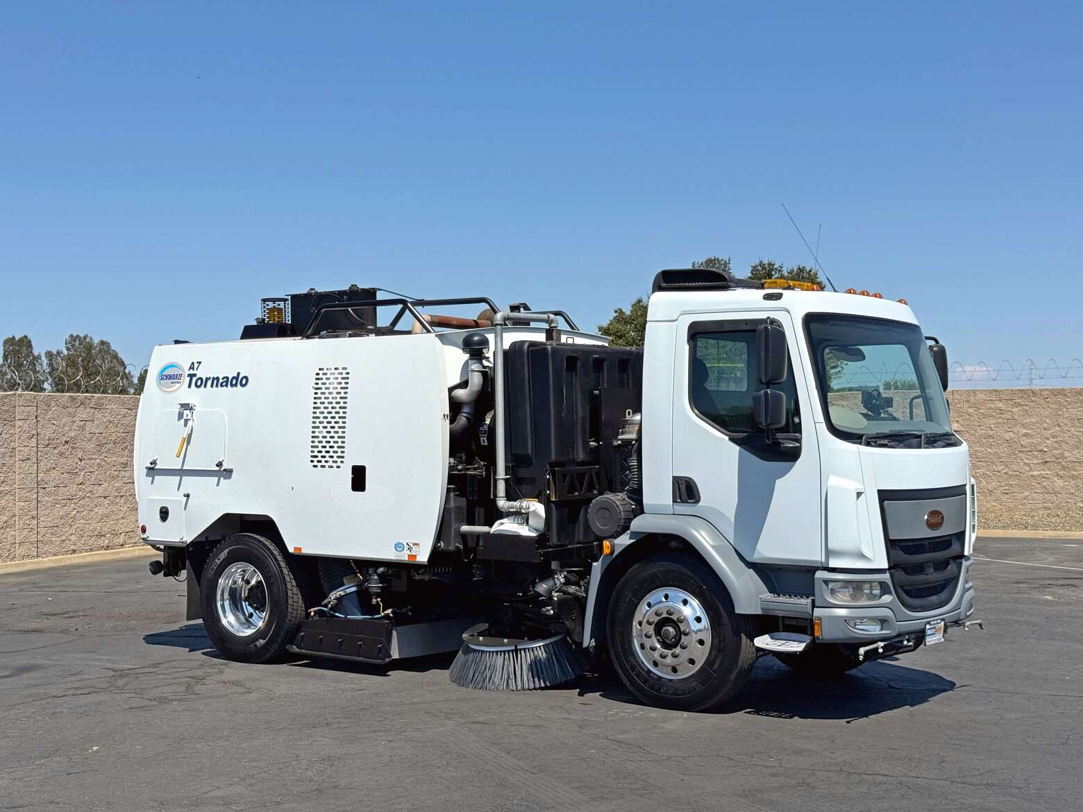 2016 Peterbilt 220 Schwarze A7 Tornado Regenerative Air Sweeper