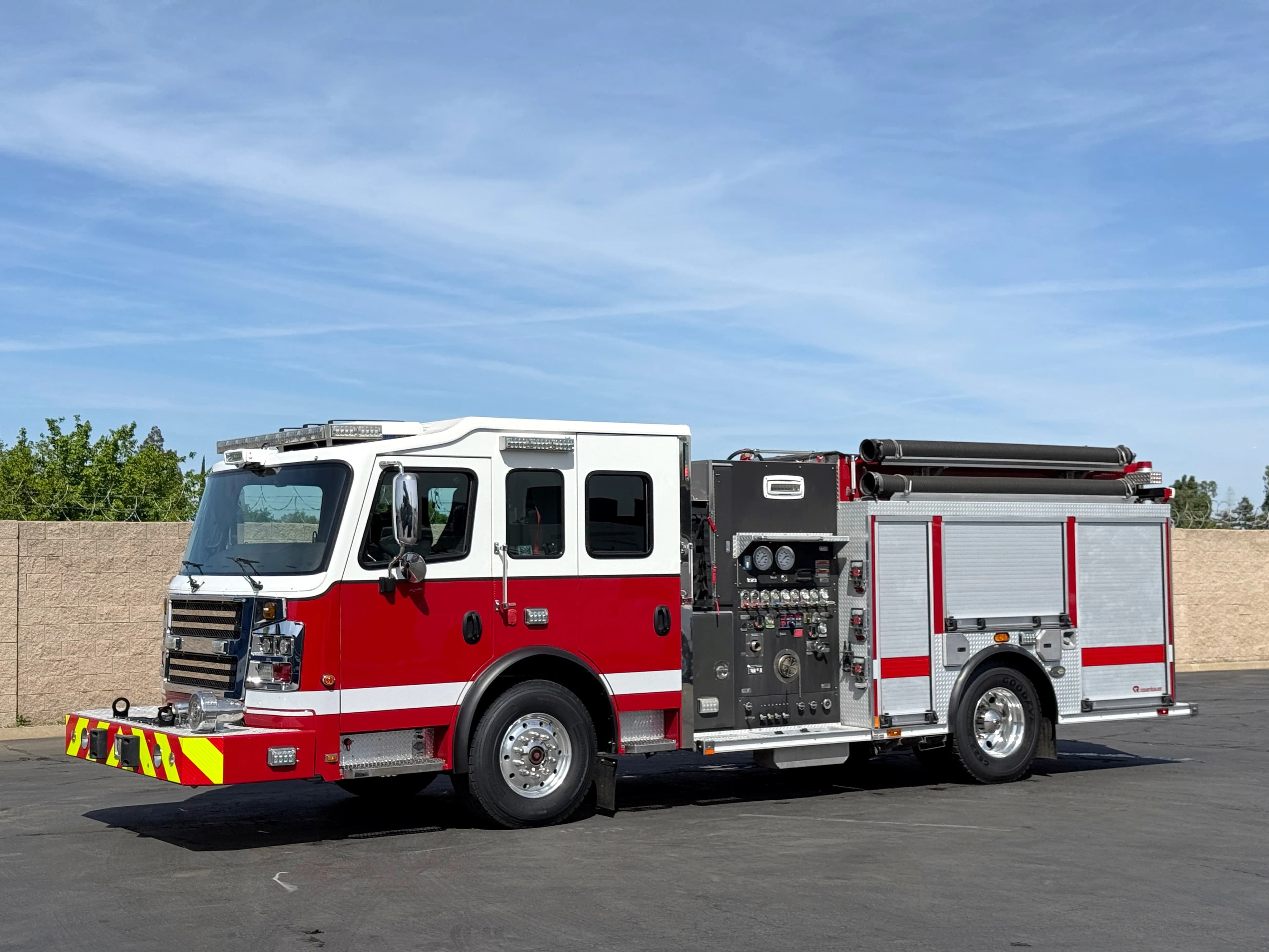 2017 Rosenbauer Crew Cab Fire Pumper Fire Truck