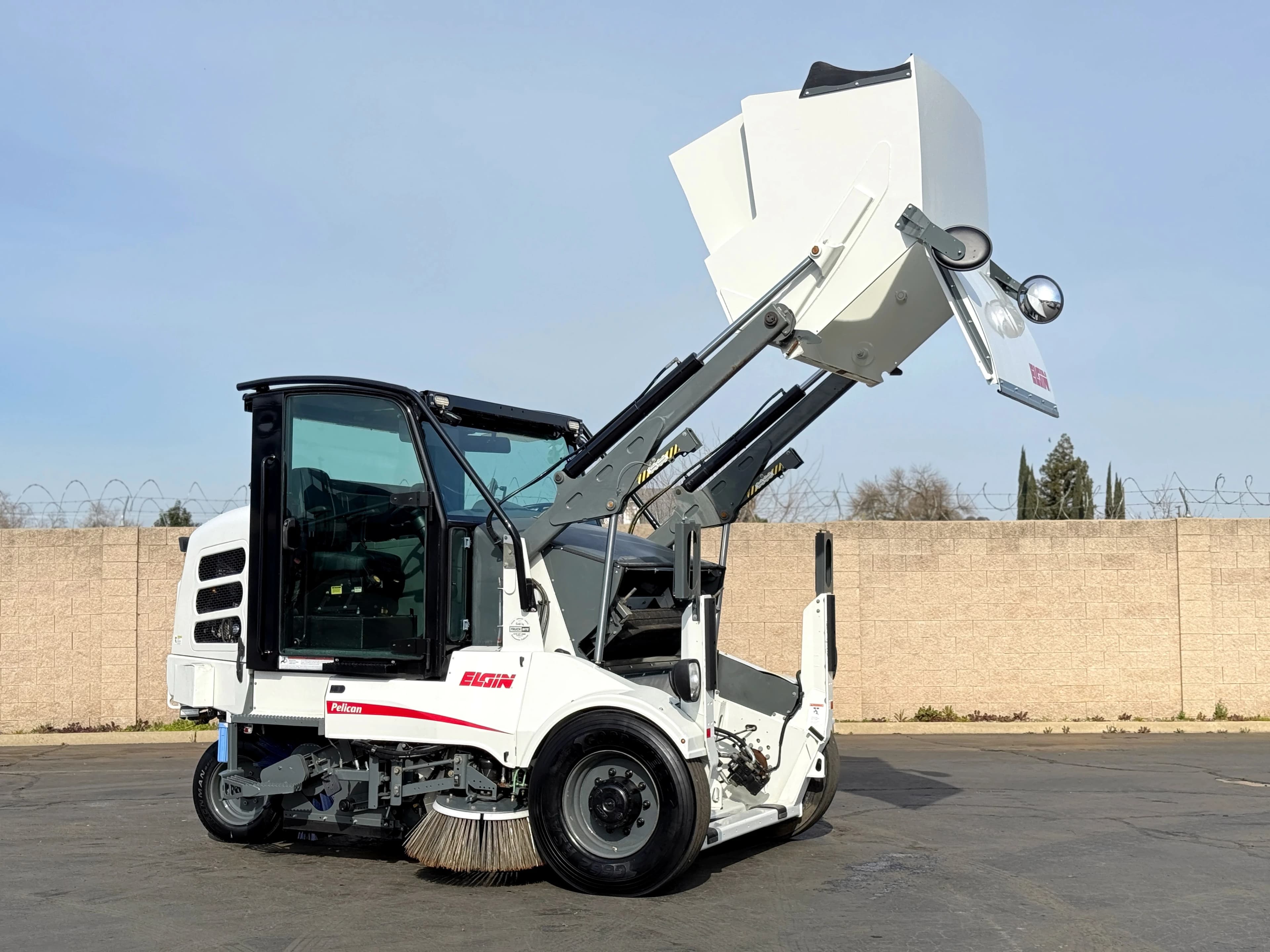 2017 Elgin Pelican NP Broom Sweeper