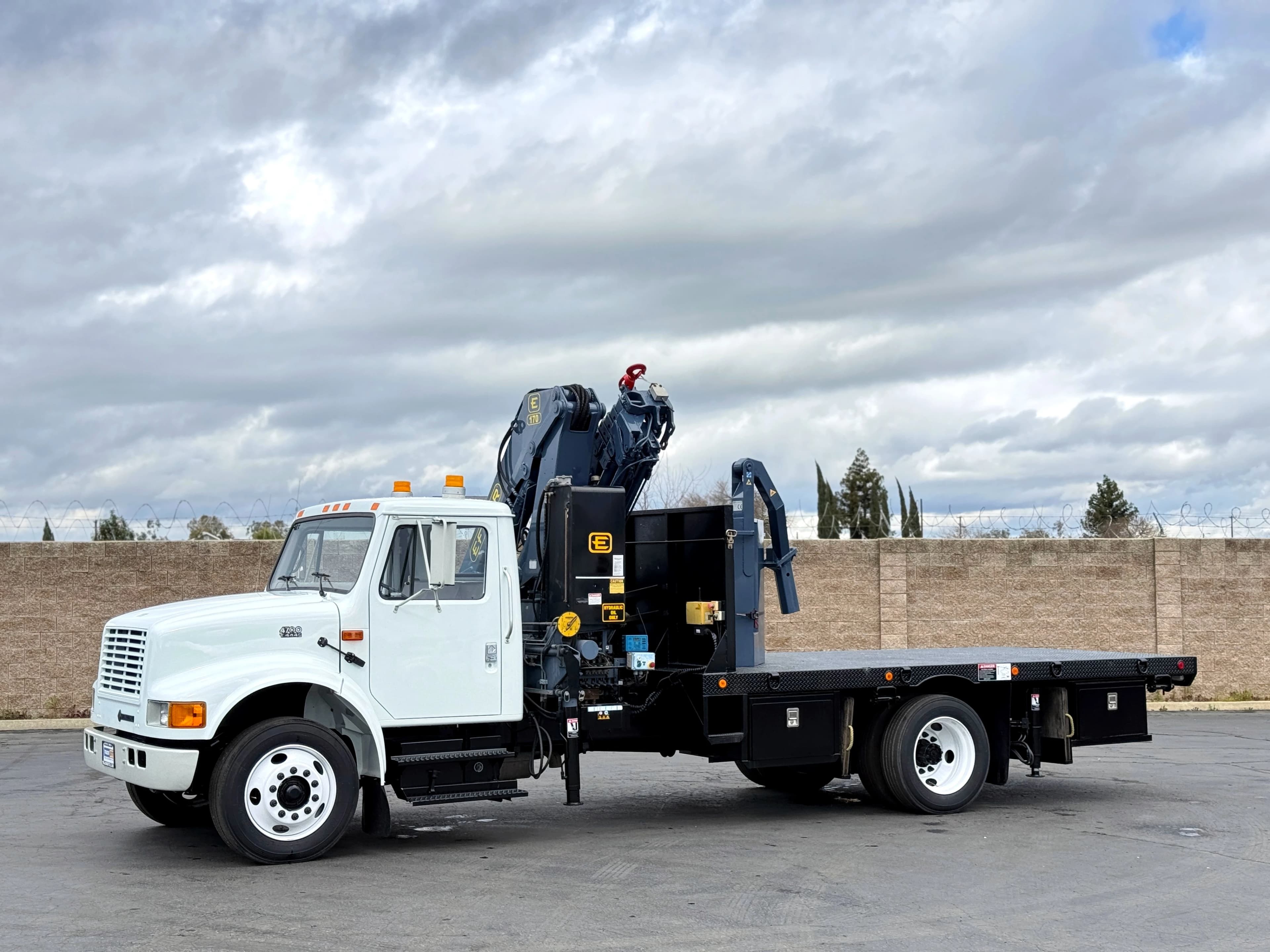 1999 International Effer 170/5S Knuckle Boom Crane Truck
