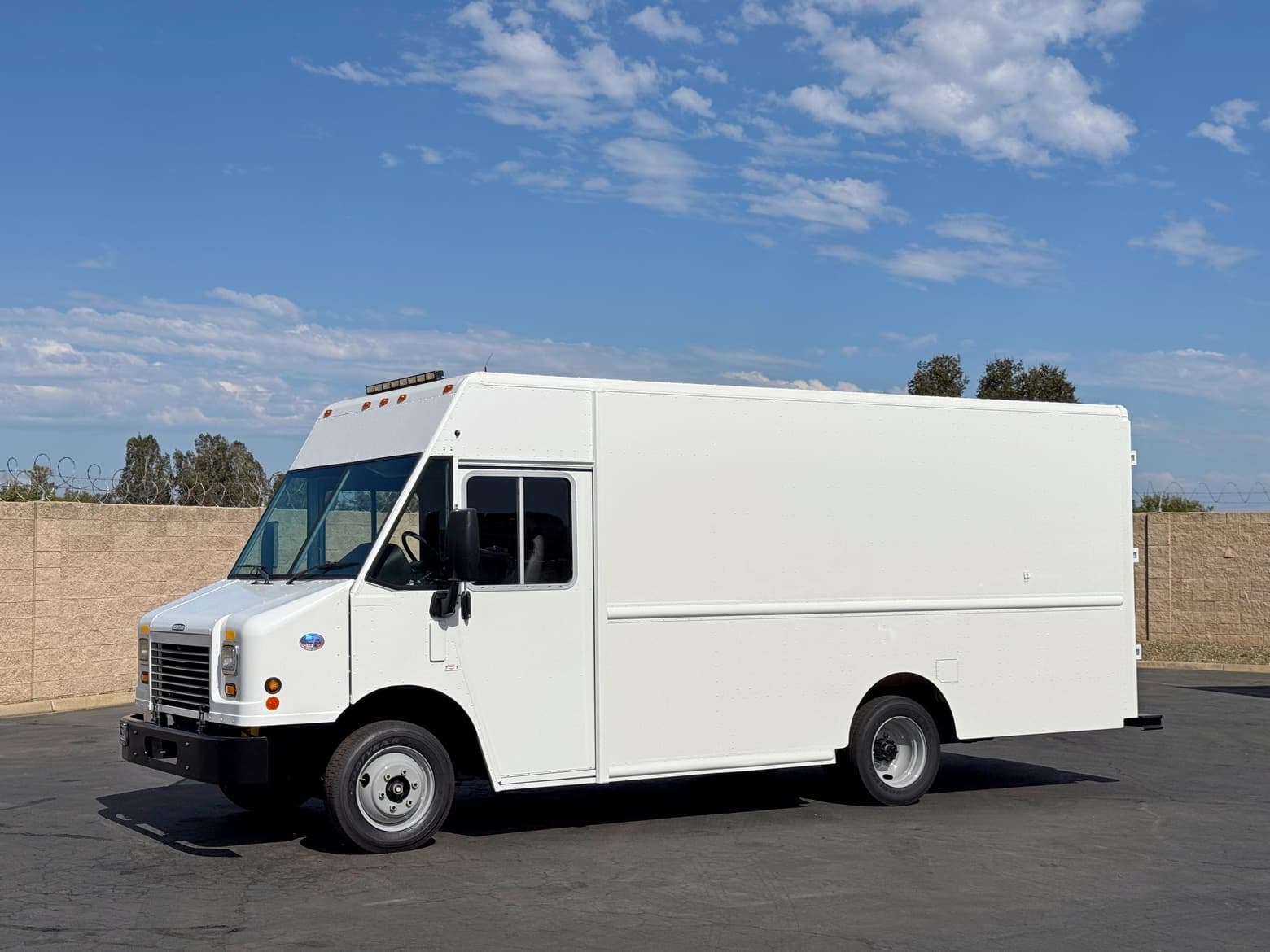 2014 Freightliner MT45 16' Step Van