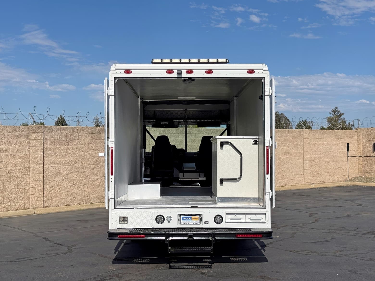2014 Freightliner MT45 16' Step Van