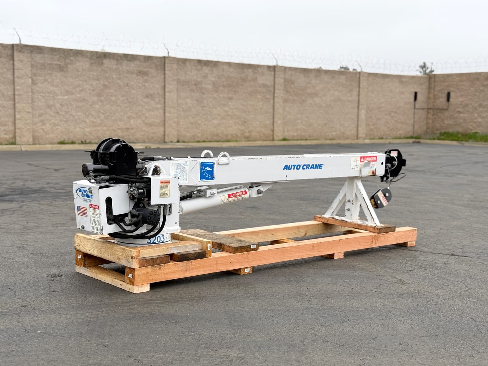 Auto Crane Lift 3203H Series Hydraulic Crane For Sale