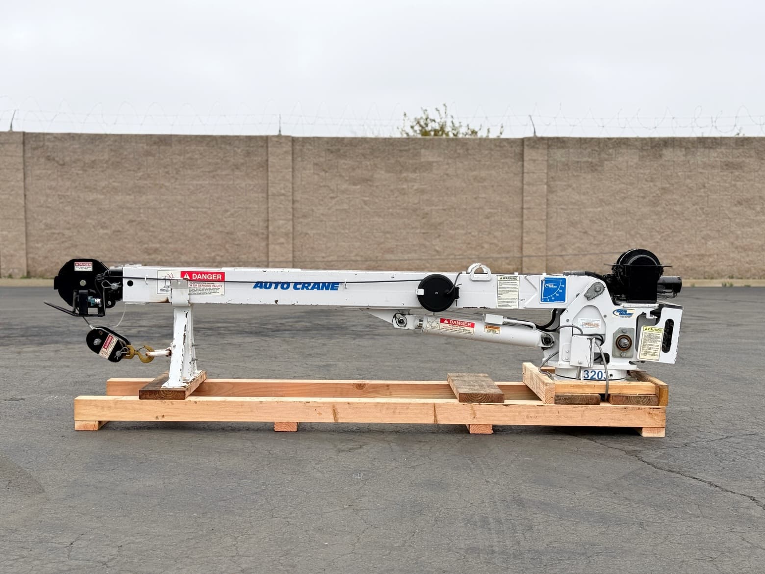 Auto Crane Lift 3203H Series Hydraulic Crane For Sale