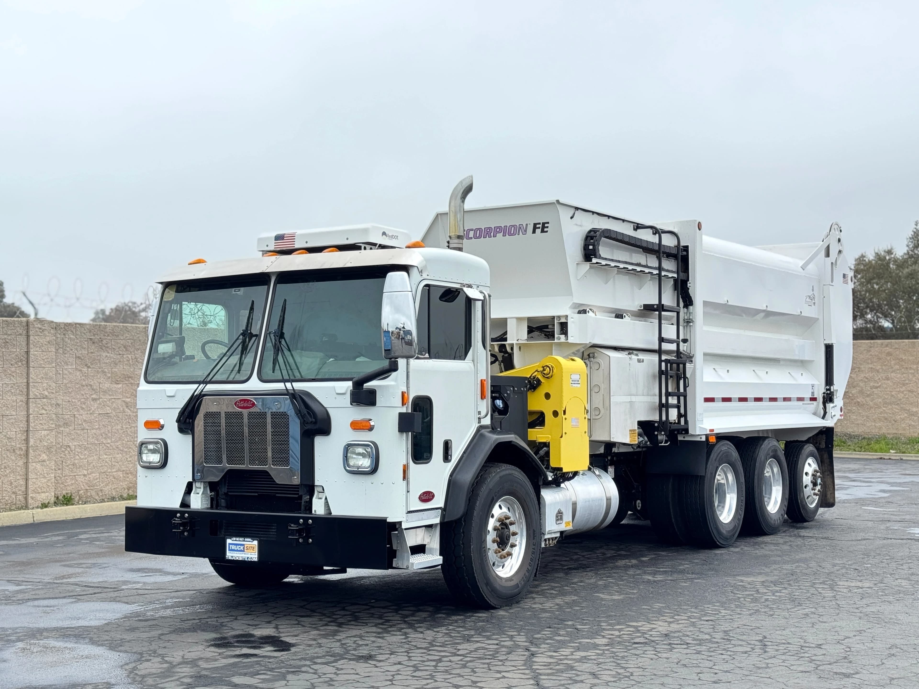 2019 Peterbilt 520 Scorpion 36 YD ASL Garbage Truck