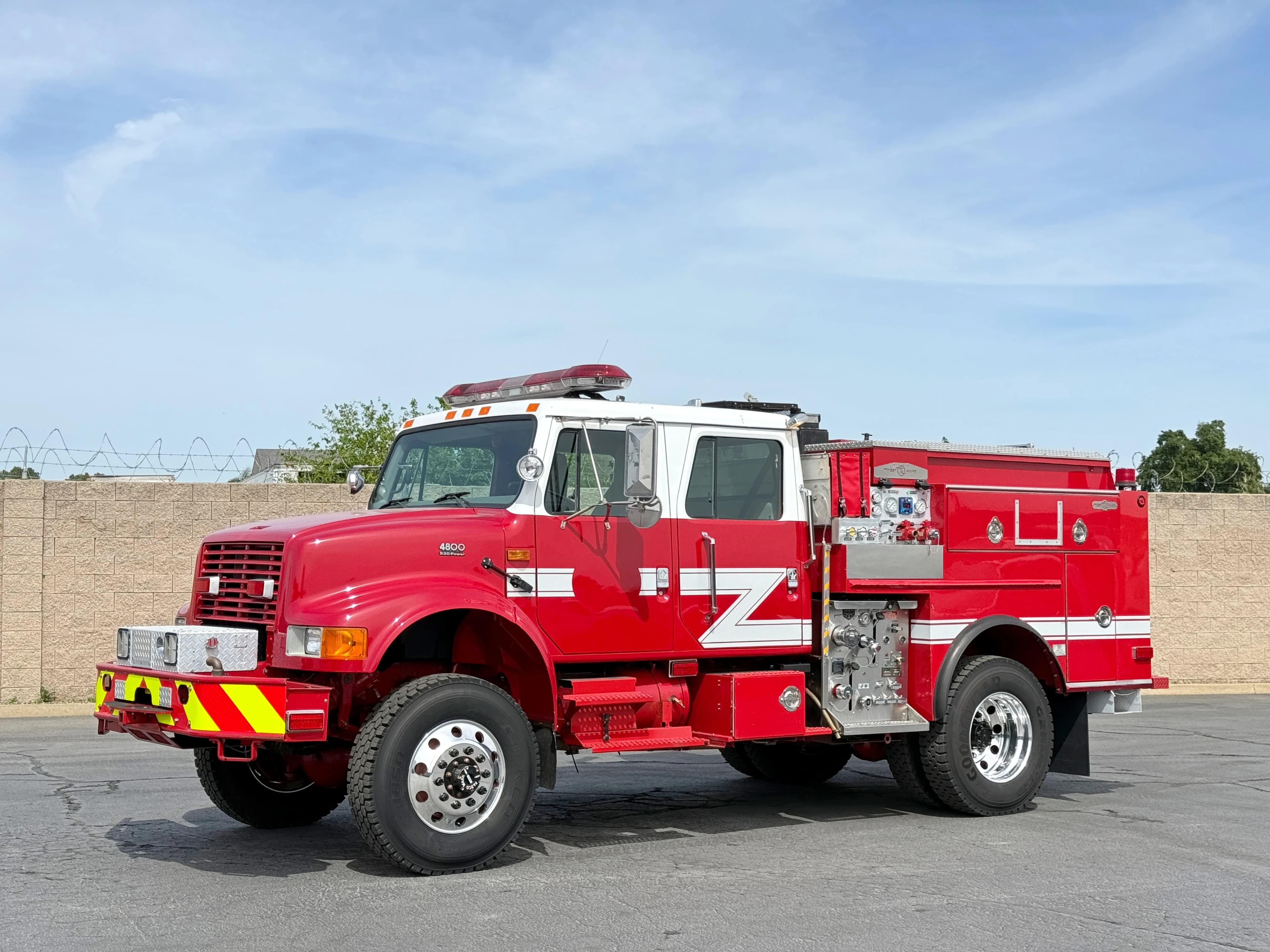 2001 International 4800 4x4 Type 3 Fire Pumper