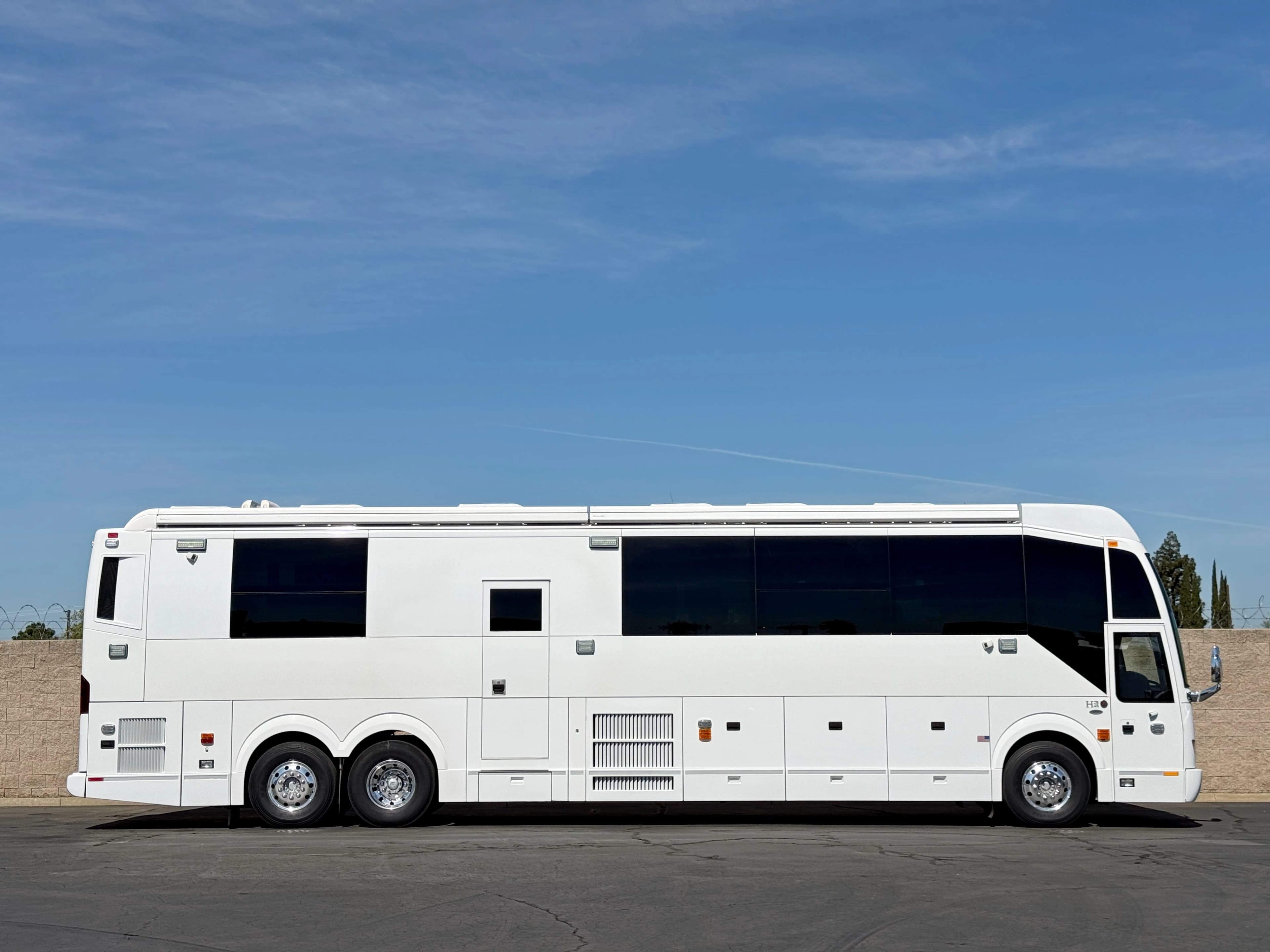 2011 Prevost H3-45 VIP Mobile Communications Unit