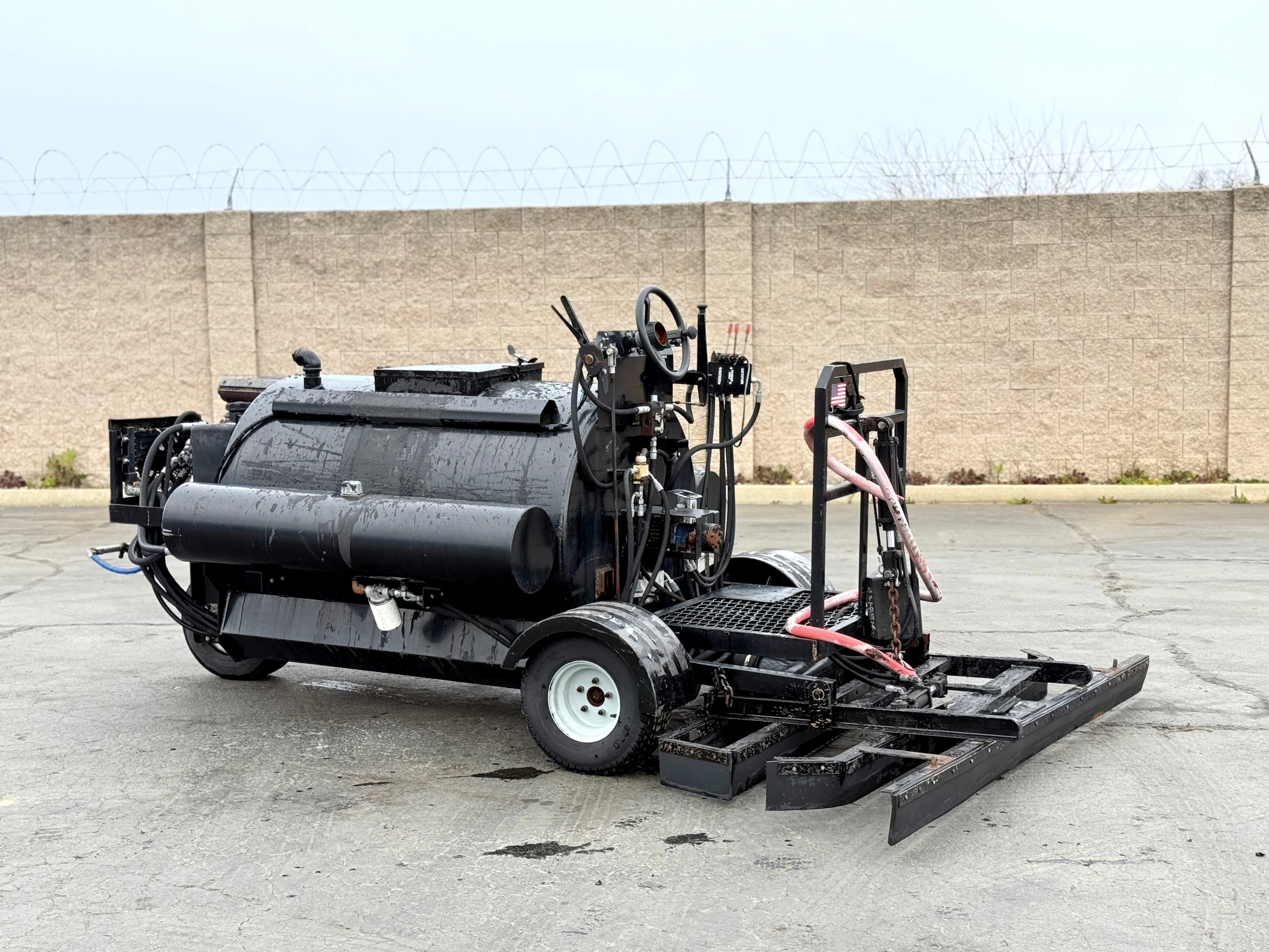 American Sealcoat MFG 400SQE Pavement Sealer