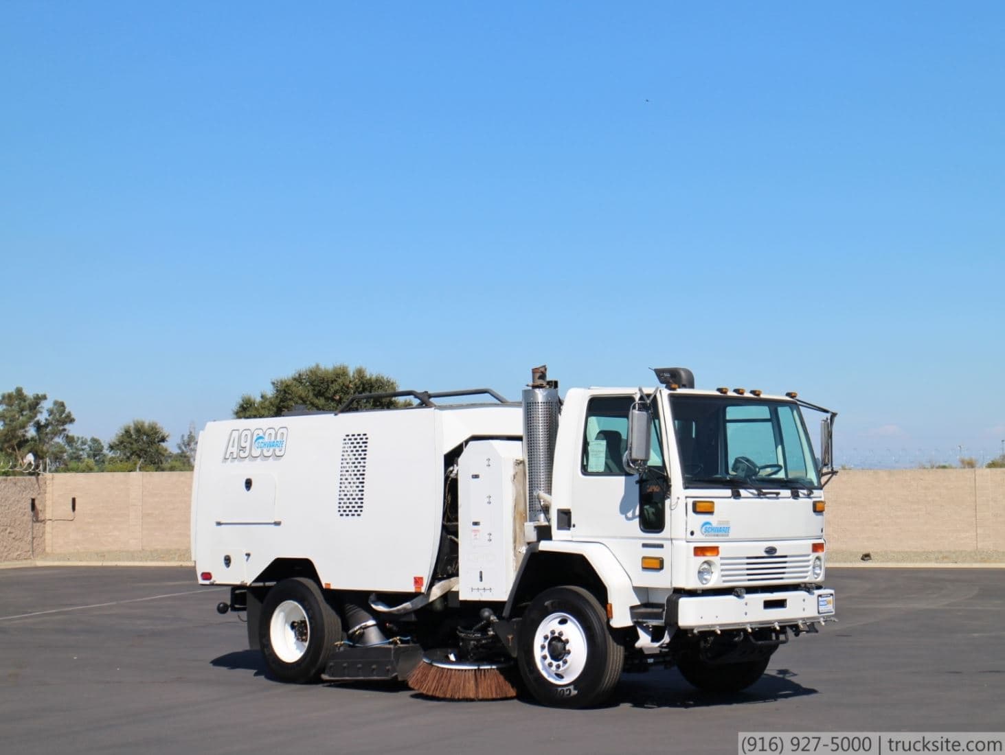 2006 Sterling Schwarze A9000 CNG Air Street Sweeper