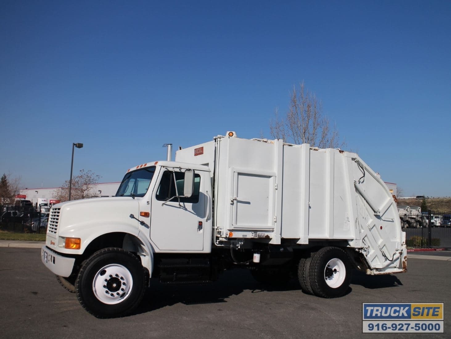 1990 International 4900 Heil 4000 16 Yard Rear Loader